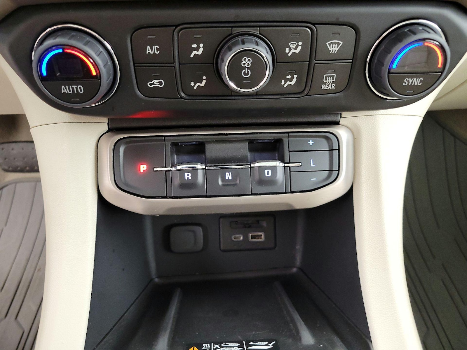 2021 GMC Acadia Denali - Photo 19
