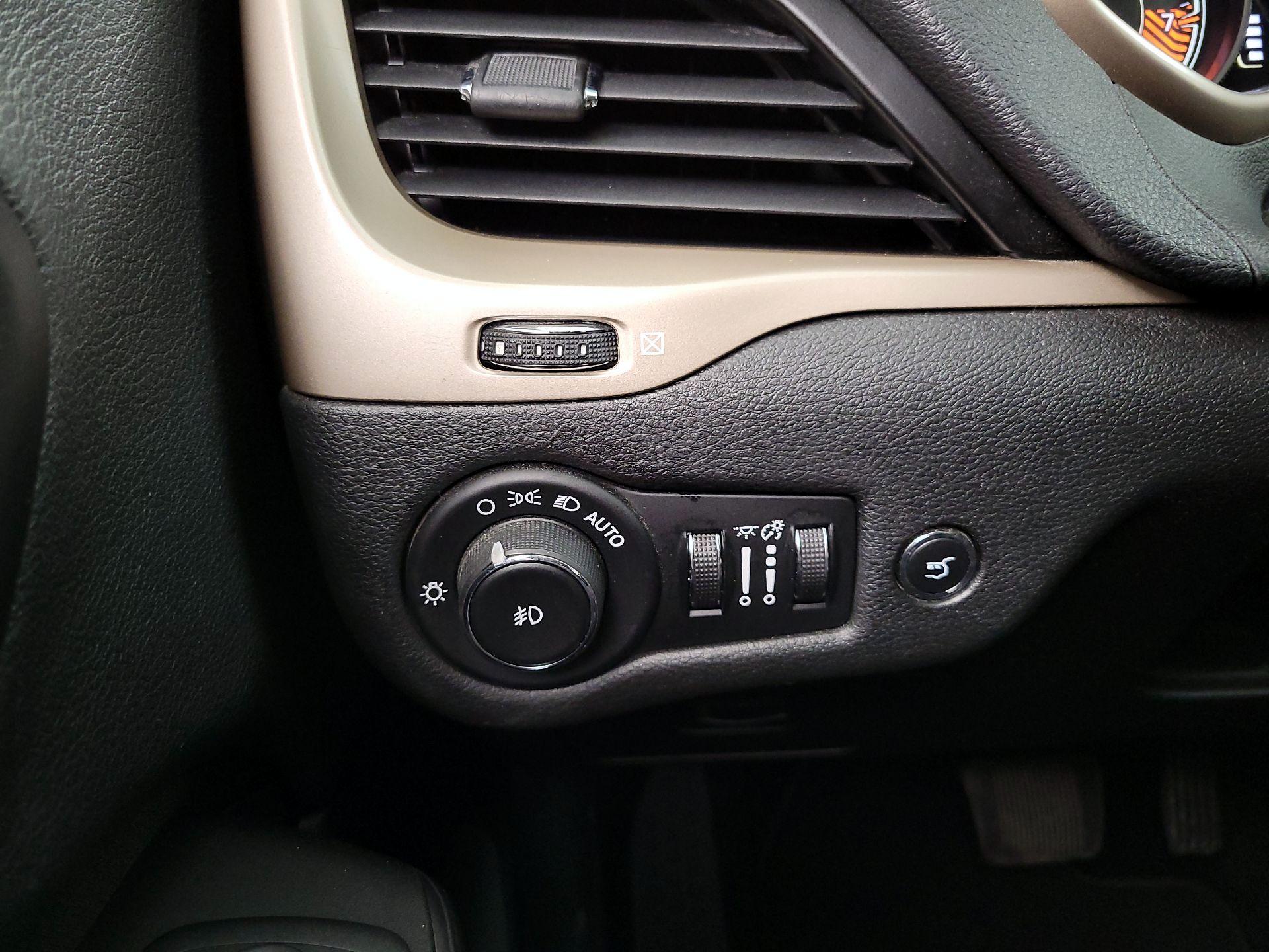 Thumbnail: 2014 Jeep Cherokee - 13