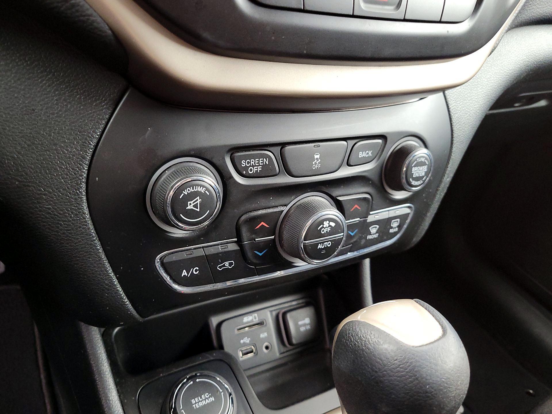 Thumbnail: 2014 Jeep Cherokee - 16
