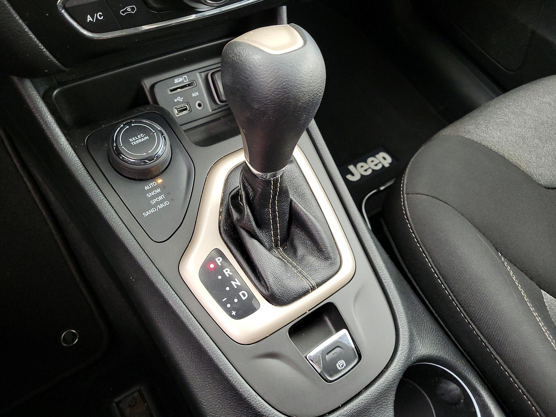 Thumbnail: 2014 Jeep Cherokee - 17
