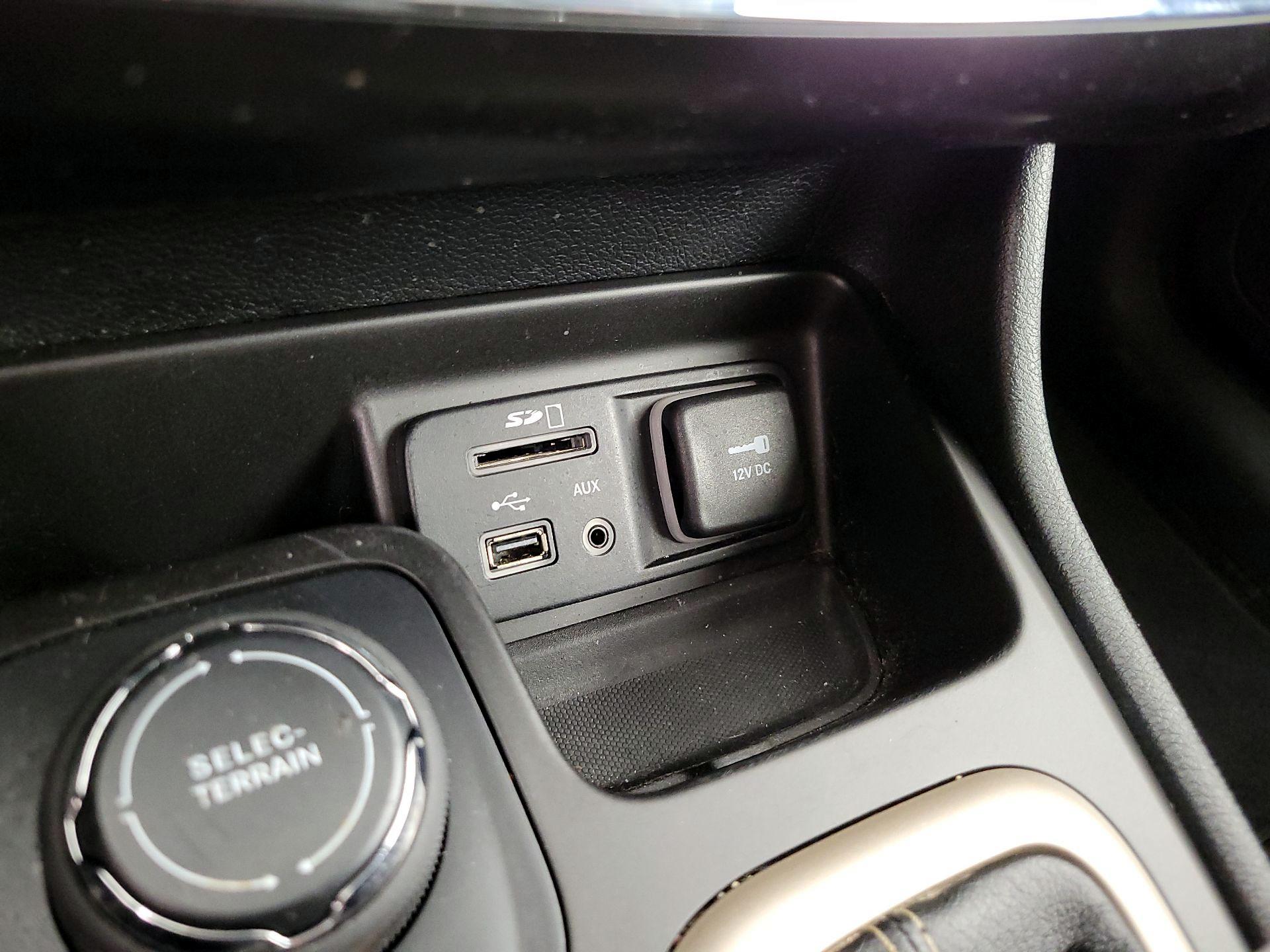 Thumbnail: 2014 Jeep Cherokee - 18