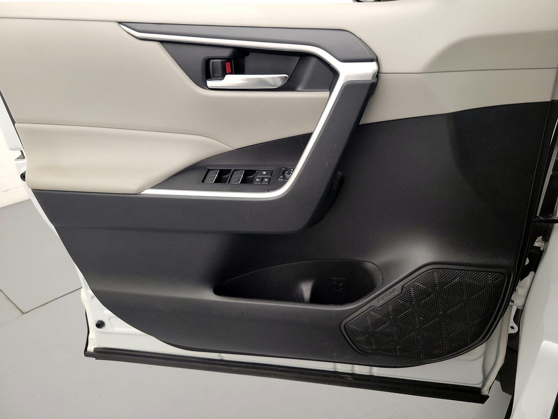 Thumbnail: 2022 Toyota RAV4 - 12