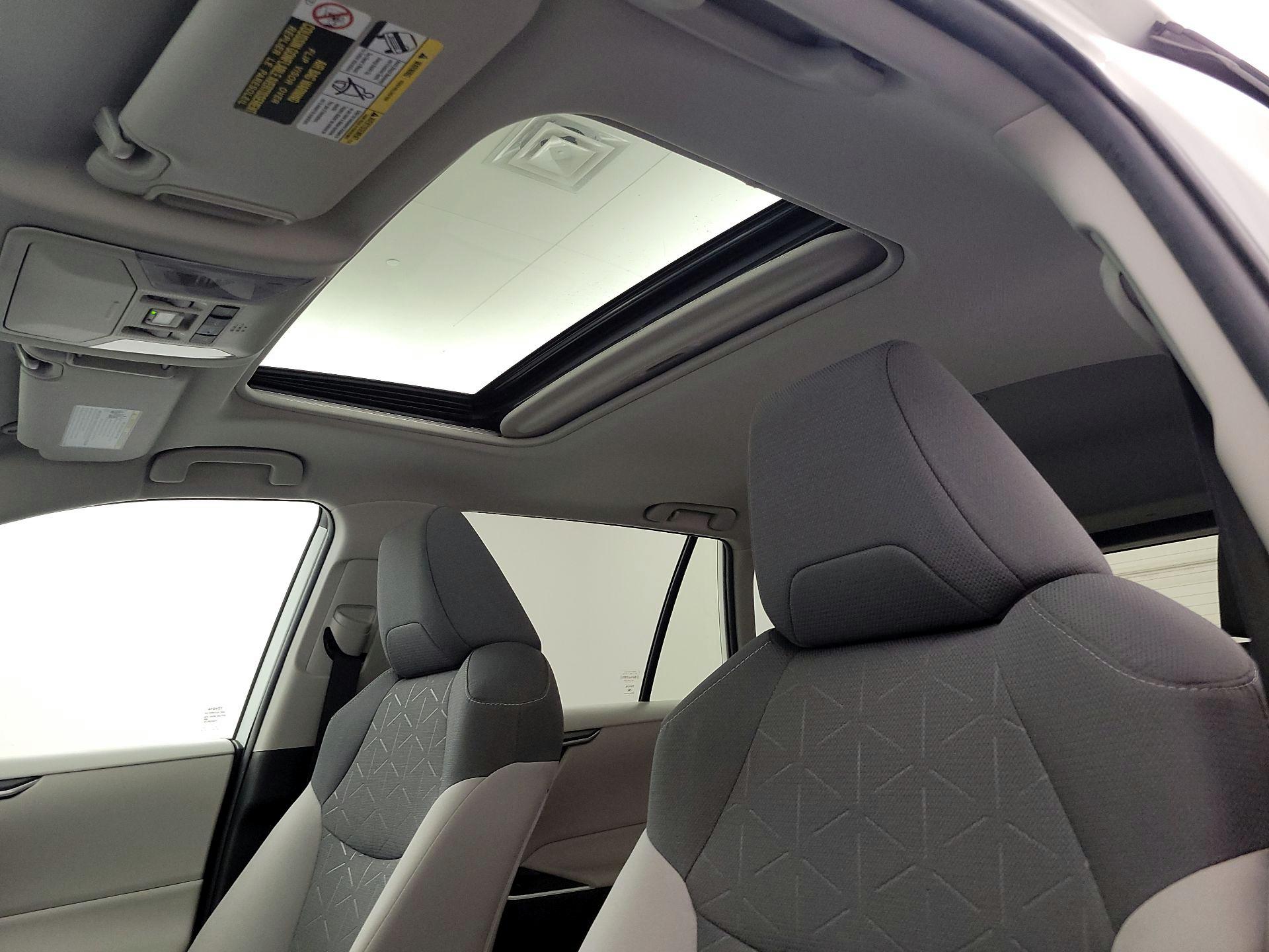 Thumbnail: 2022 Toyota RAV4 - 19