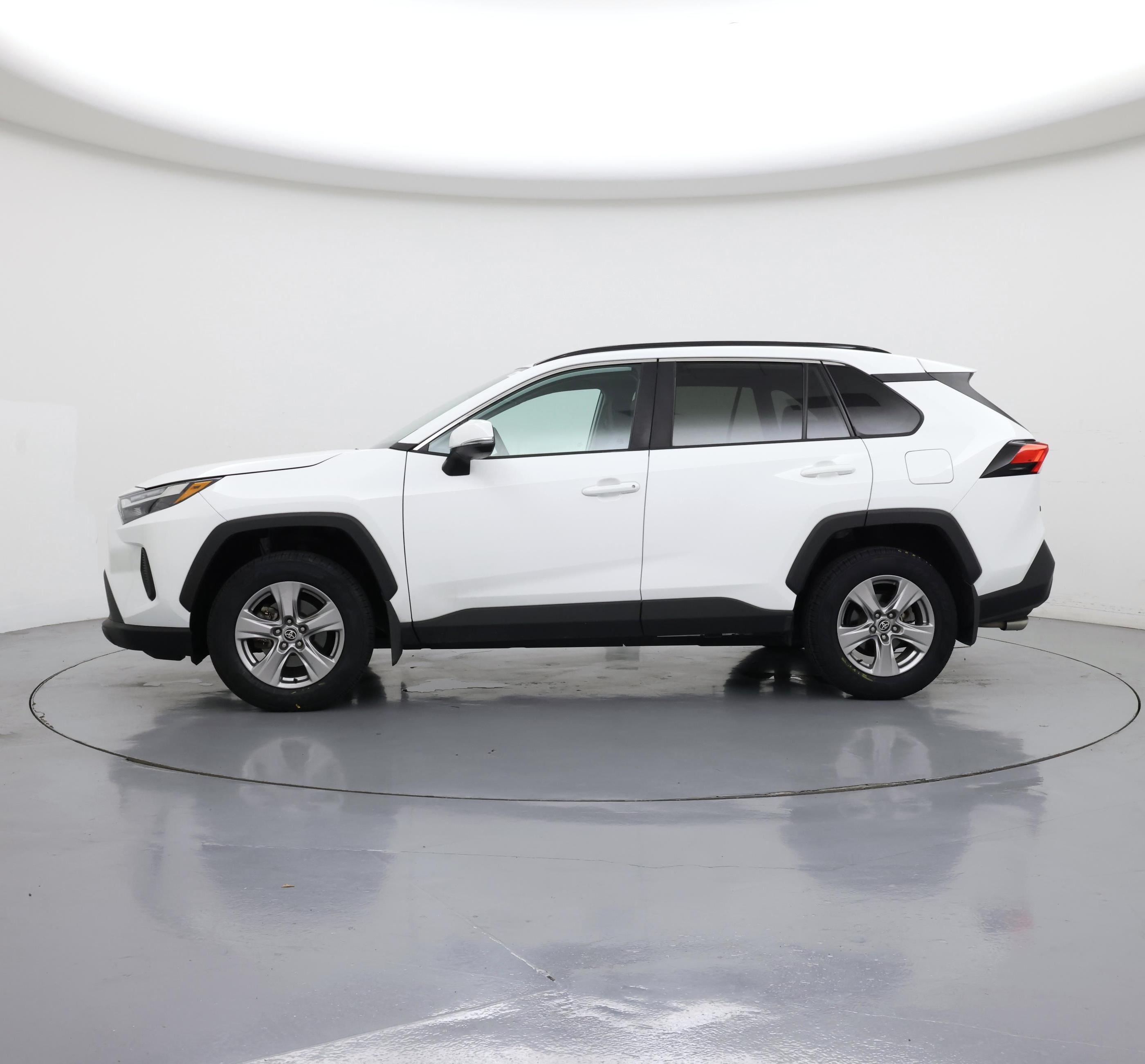 Thumbnail: 2022 Toyota RAV4 - 3