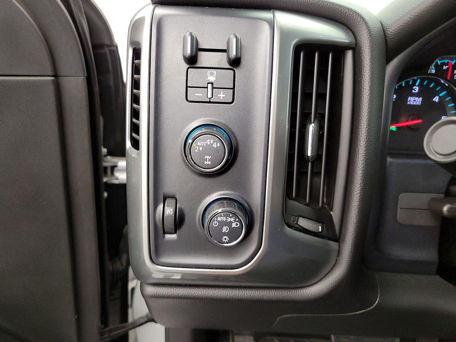 Thumbnail: 2017 Chevrolet Silverado 1500 - 13