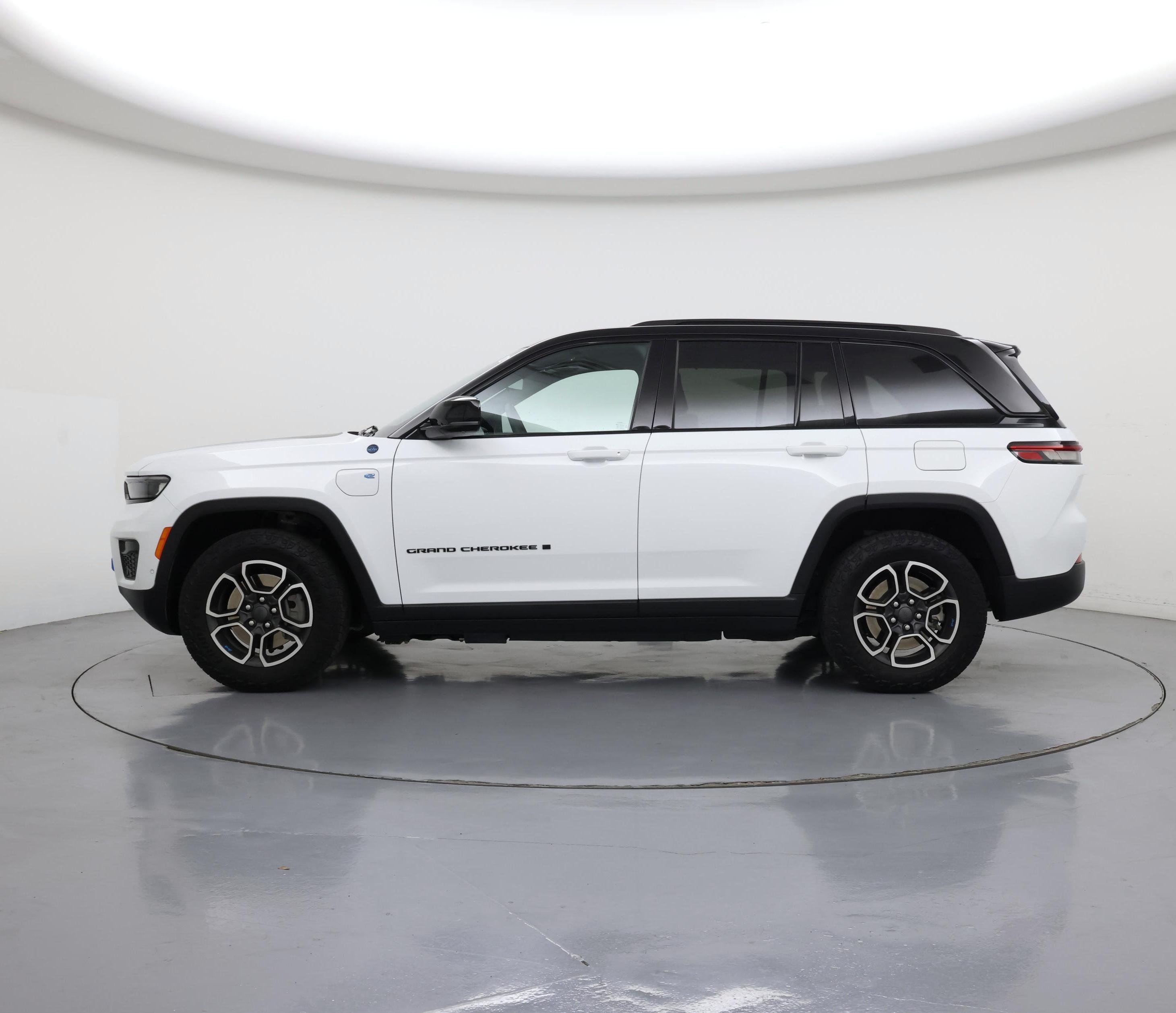 Thumbnail: 2022 Jeep Grand Cherokee - 3