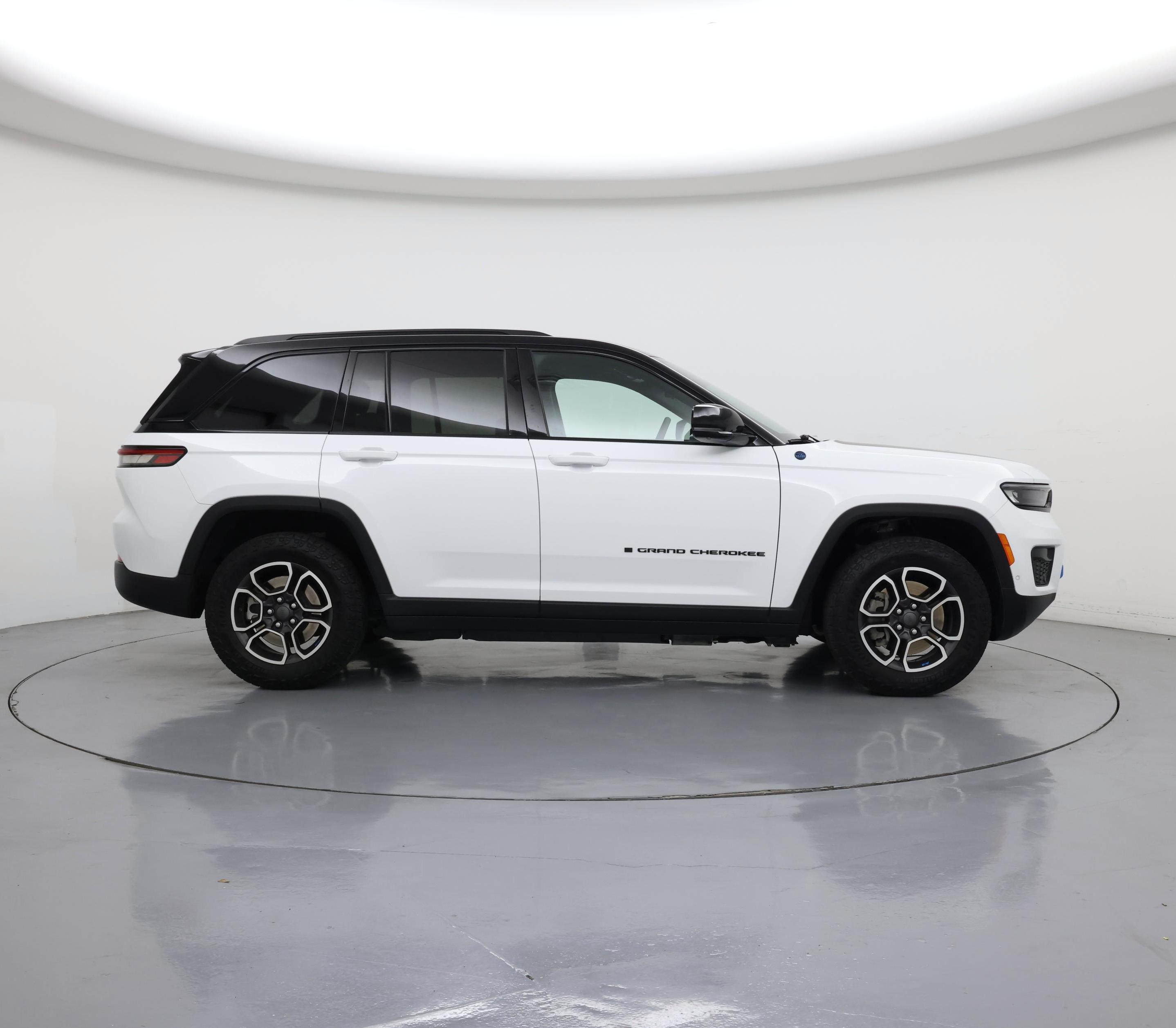 Thumbnail: 2022 Jeep Grand Cherokee - 7
