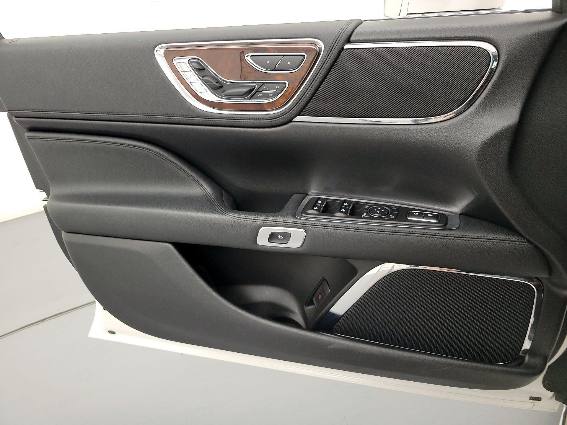 Thumbnail: 2017 Lincoln Continental - 12