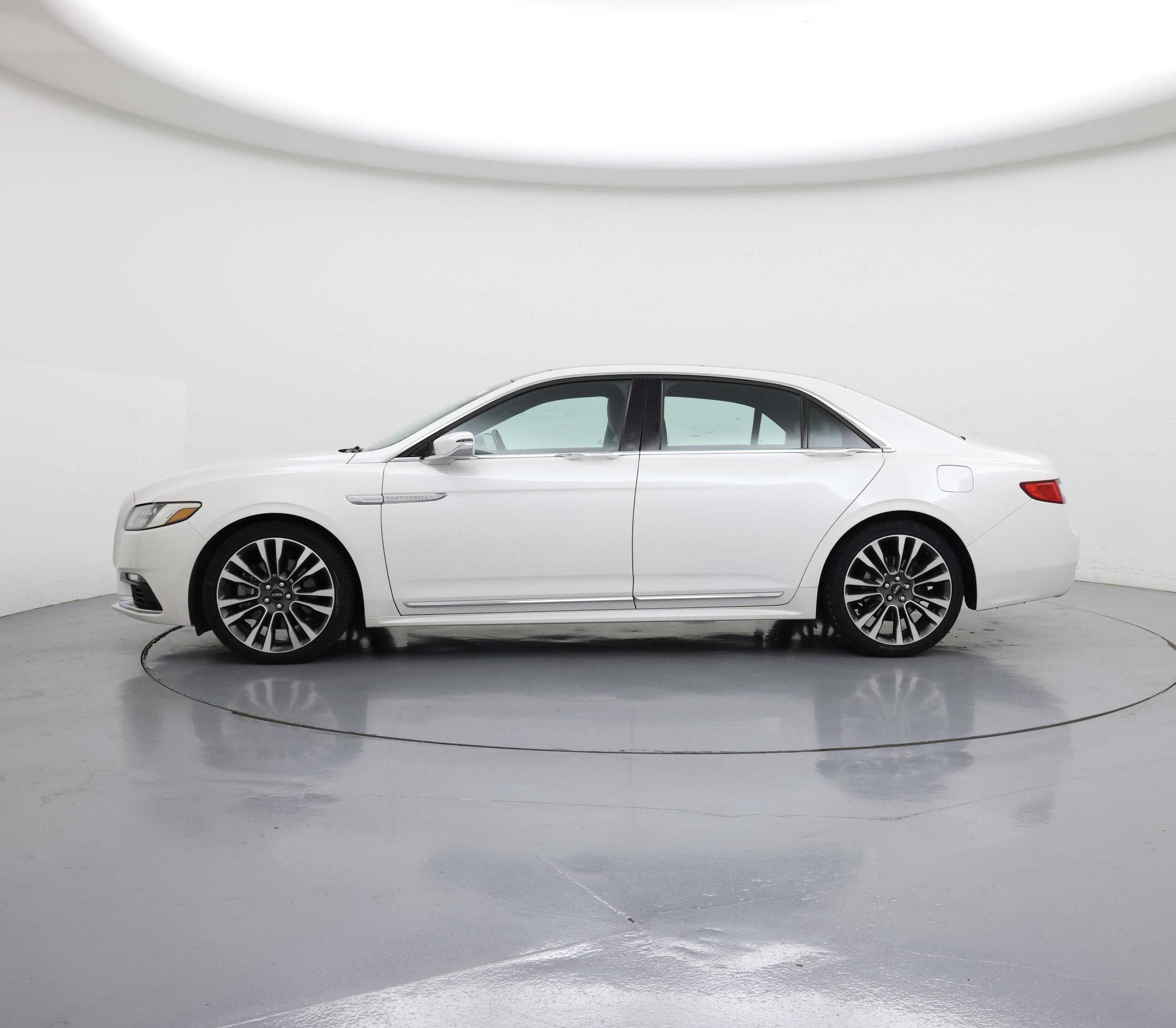 Thumbnail: 2017 Lincoln Continental - 3
