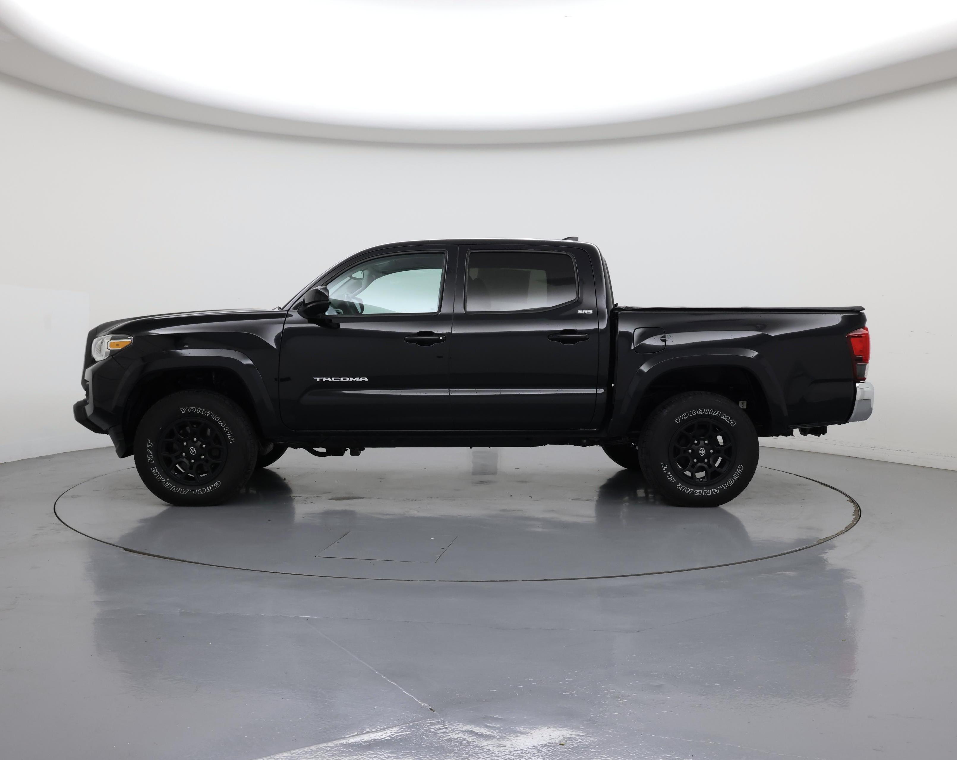 Thumbnail: 2019 Toyota Tacoma - 3