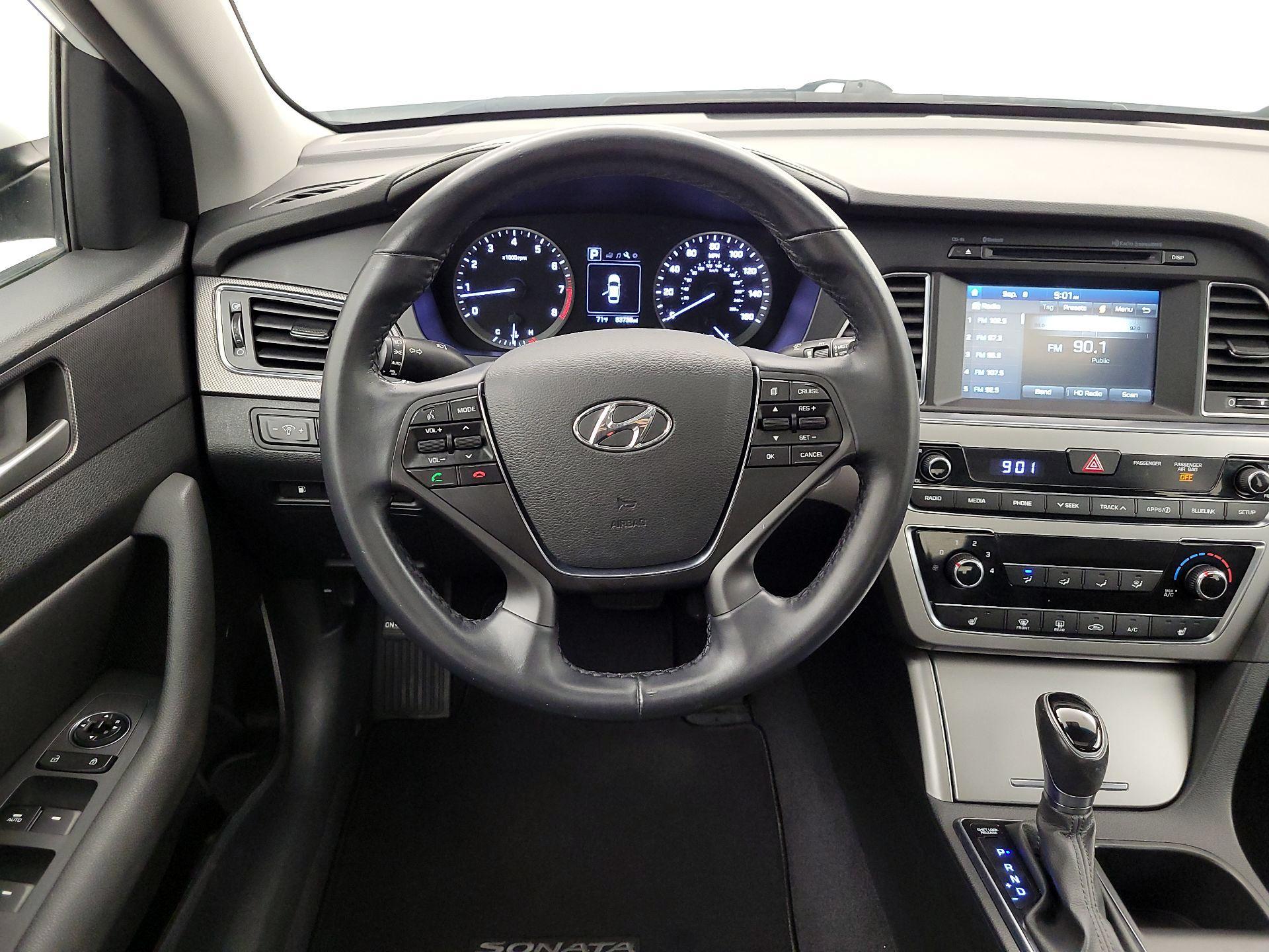 Thumbnail: 2016 Hyundai Sonata - 10