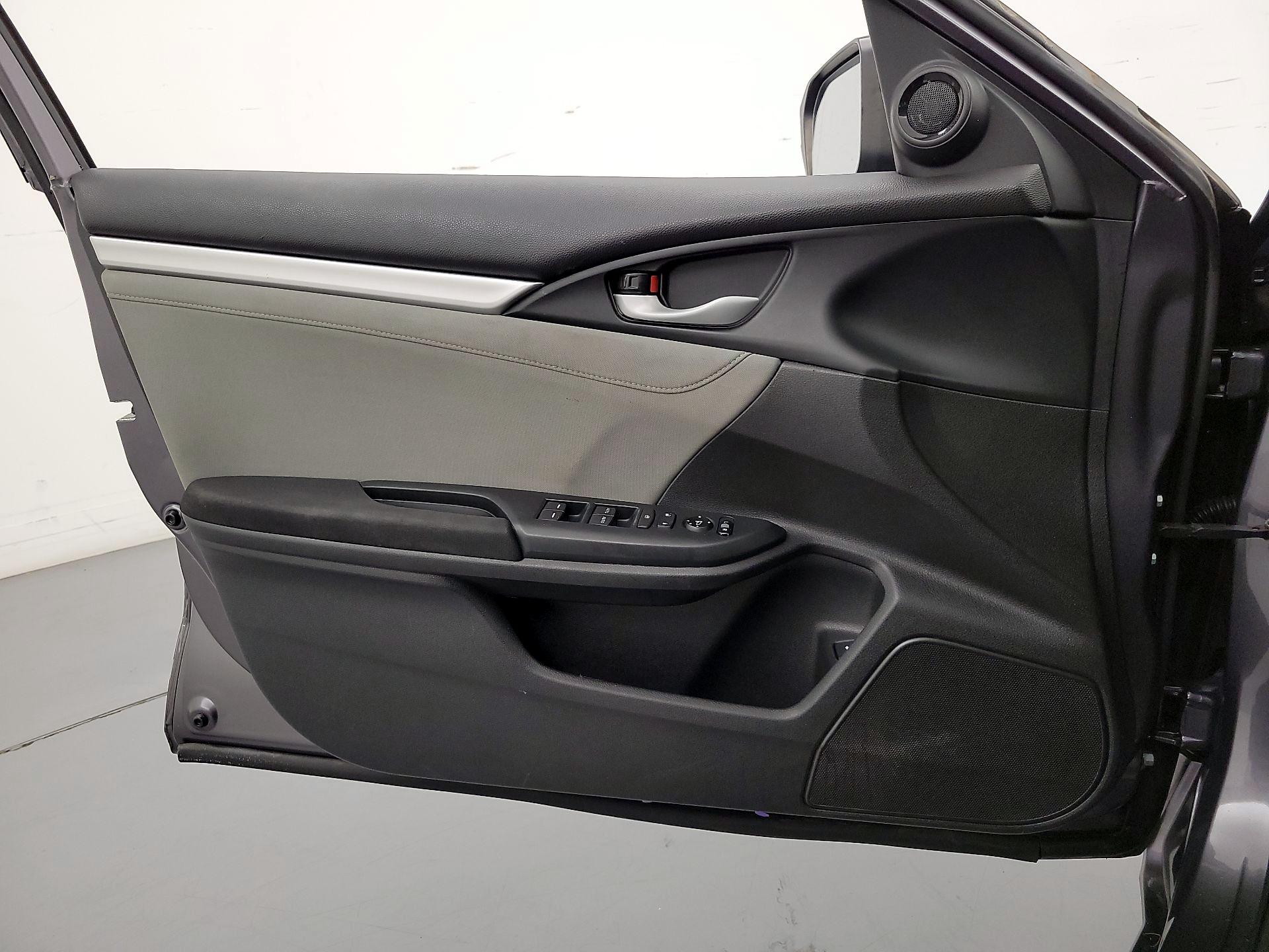 Thumbnail: 2016 Honda Civic - 12