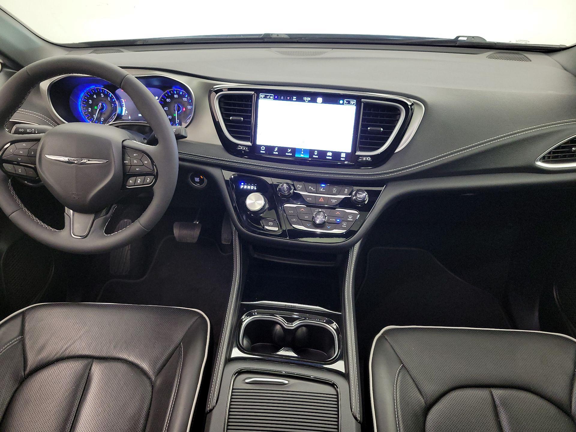 Thumbnail: 2023 Chrysler Pacifica - 9
