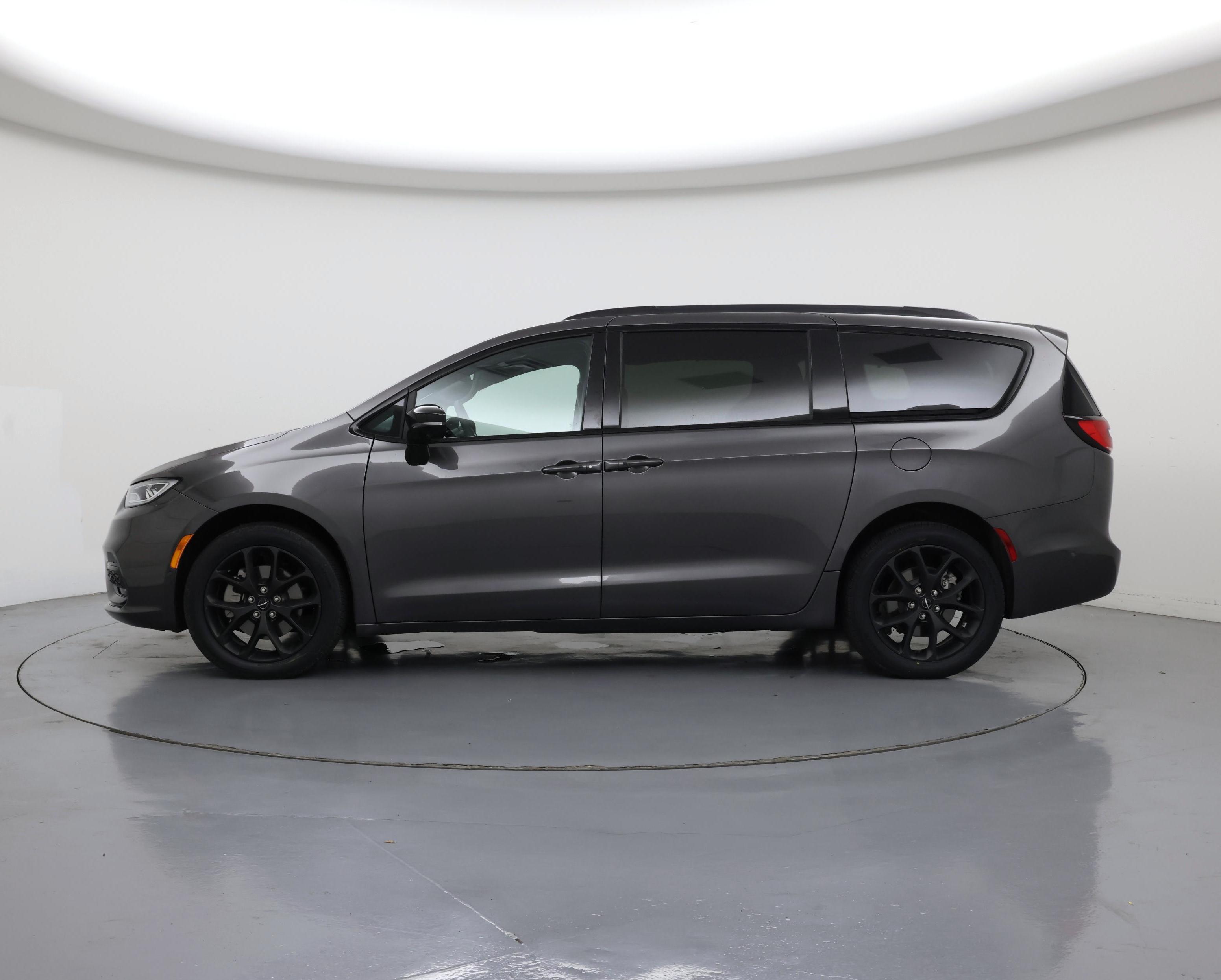 Thumbnail: 2023 Chrysler Pacifica - 3