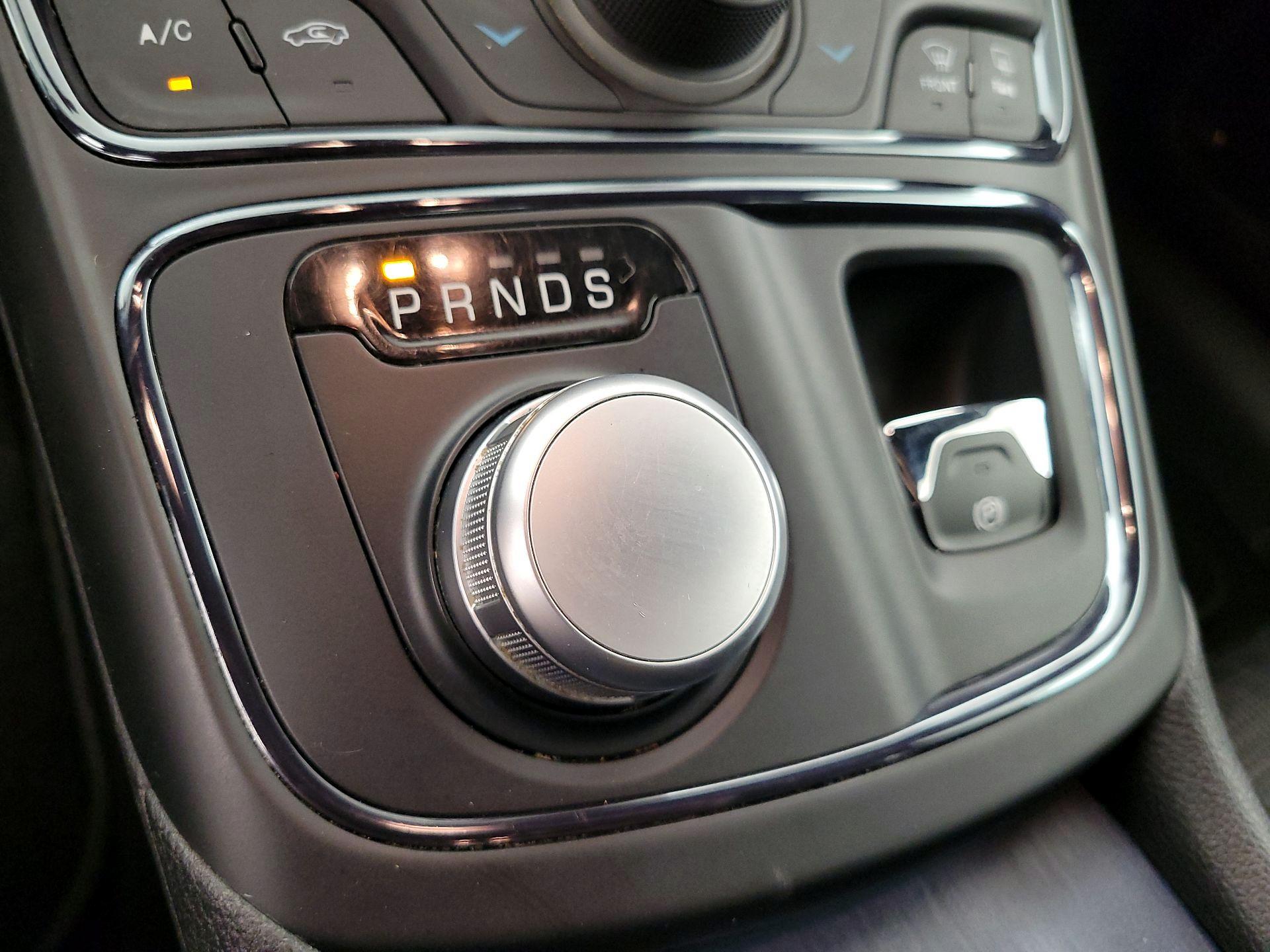 Thumbnail: 2015 Chrysler 200 - 18