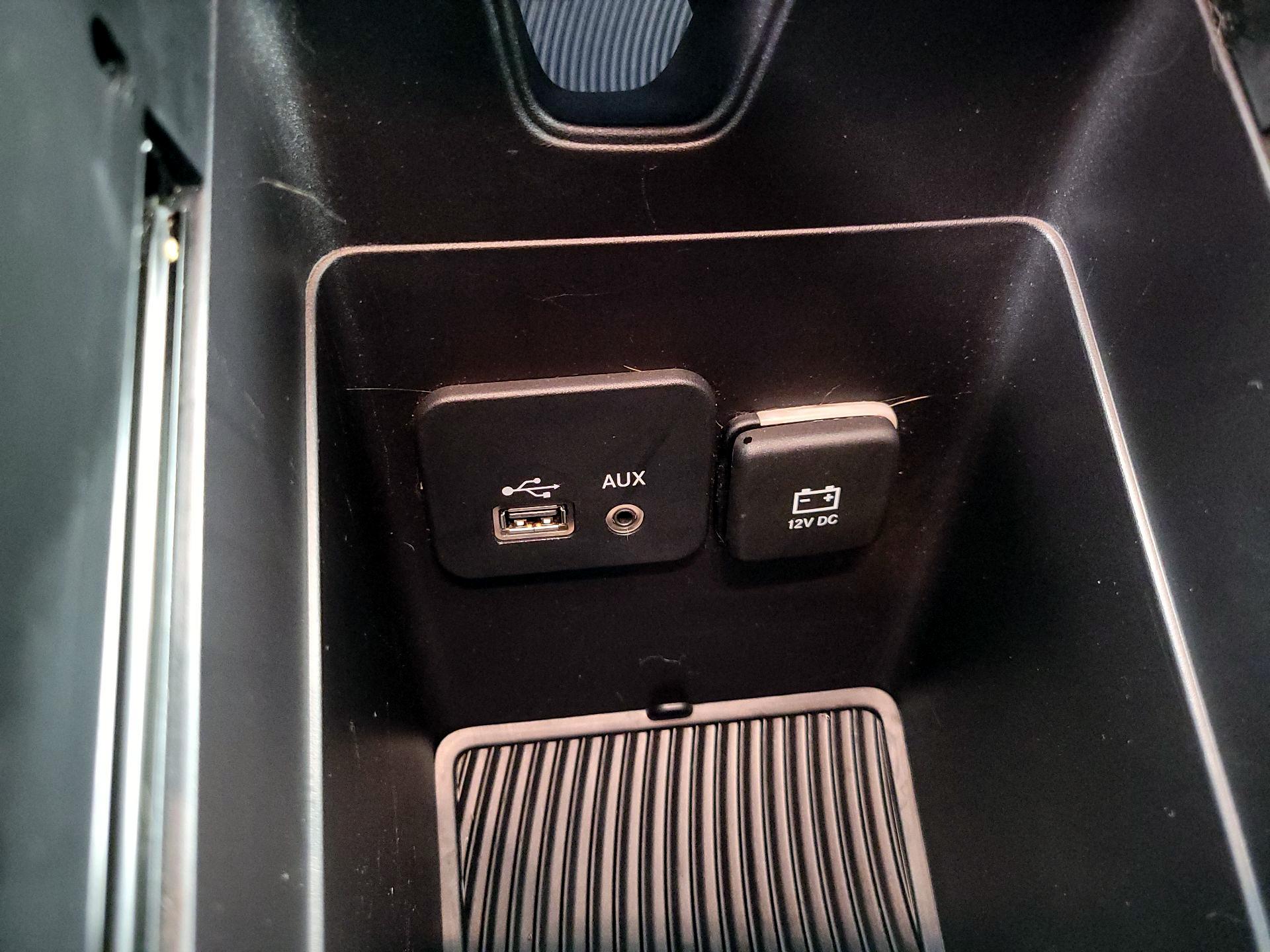 Thumbnail: 2015 Chrysler 200 - 19