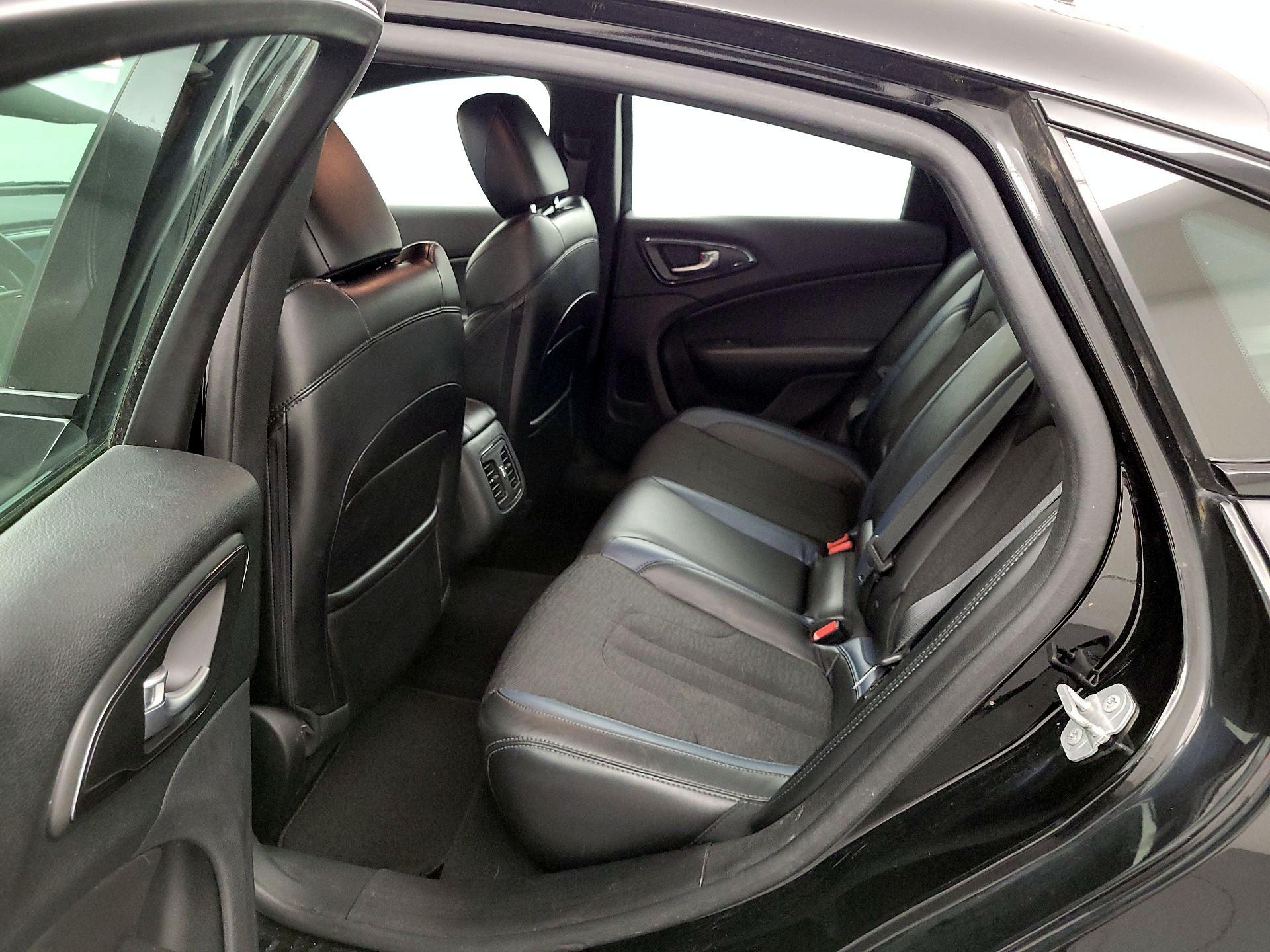 Thumbnail: 2015 Chrysler 200 - 20