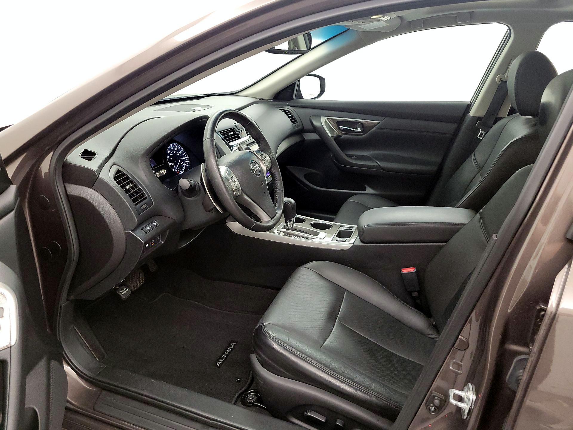 Thumbnail: 2015 Nissan Altima - 11
