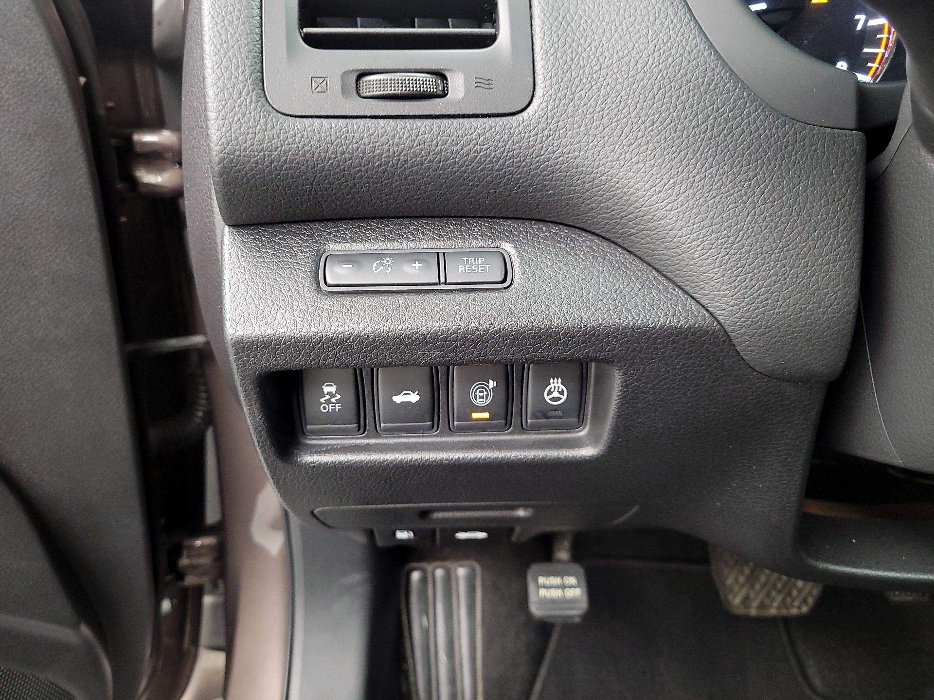 Thumbnail: 2015 Nissan Altima - 13