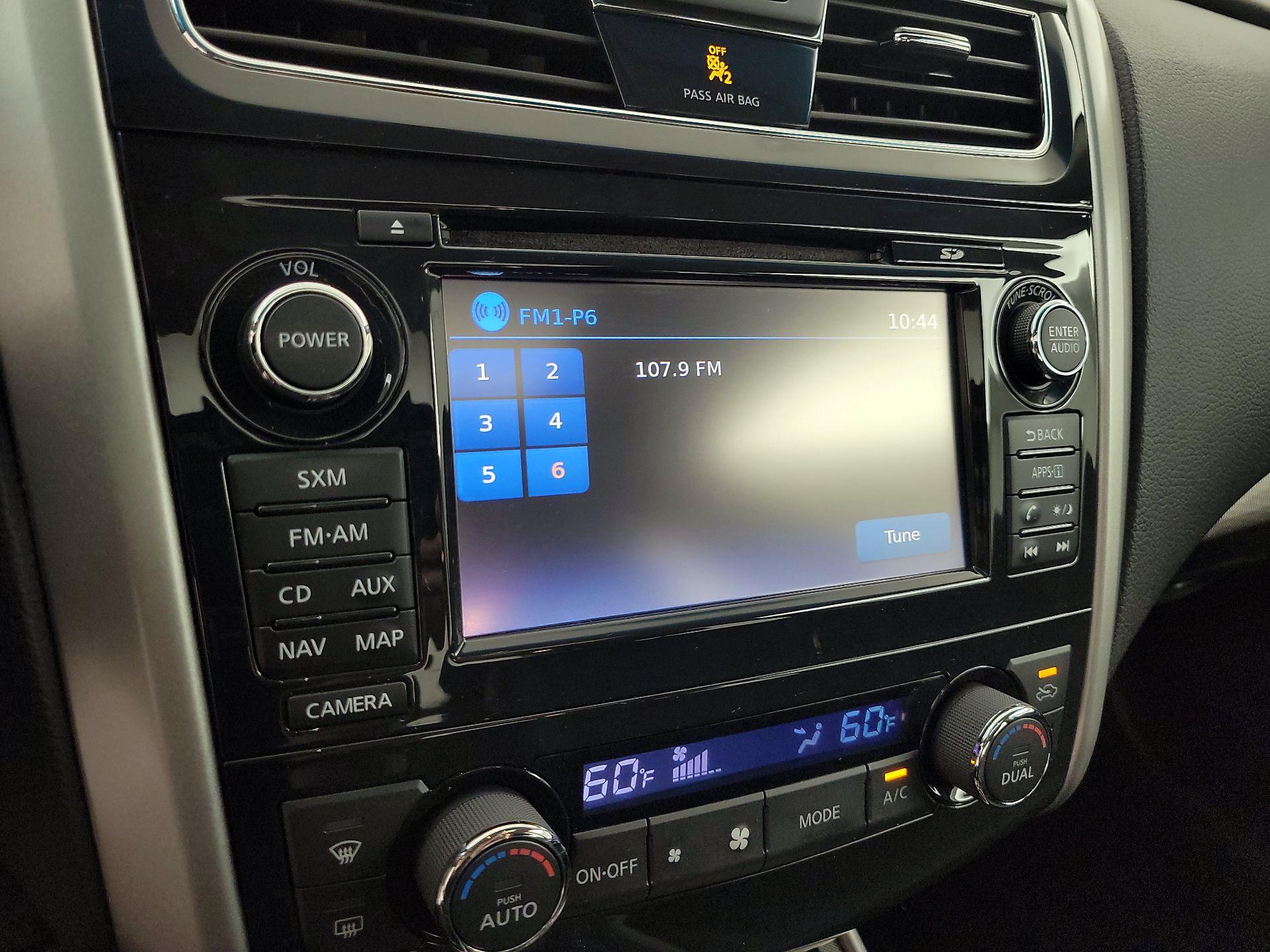 Thumbnail: 2015 Nissan Altima - 16