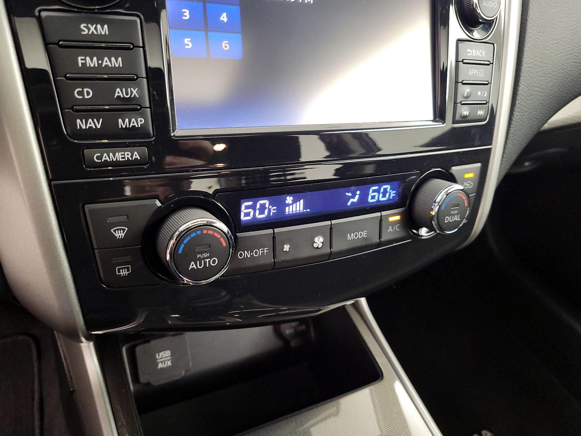 Thumbnail: 2015 Nissan Altima - 17