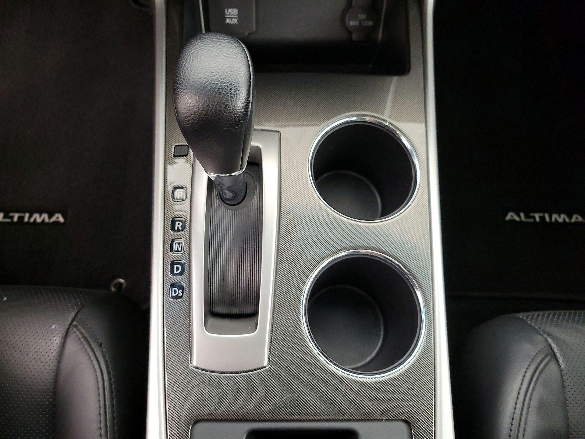 Thumbnail: 2015 Nissan Altima - 18