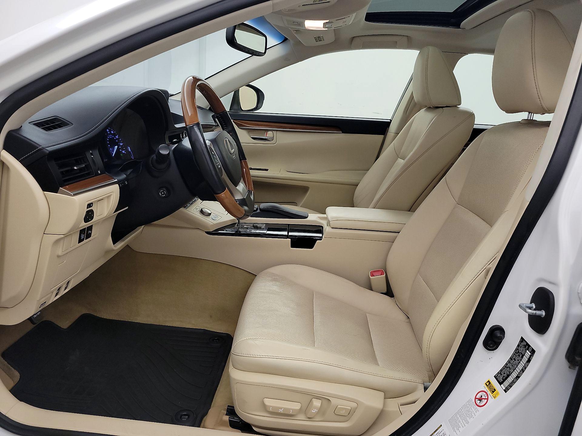 Thumbnail: 2015 Lexus ES - 11