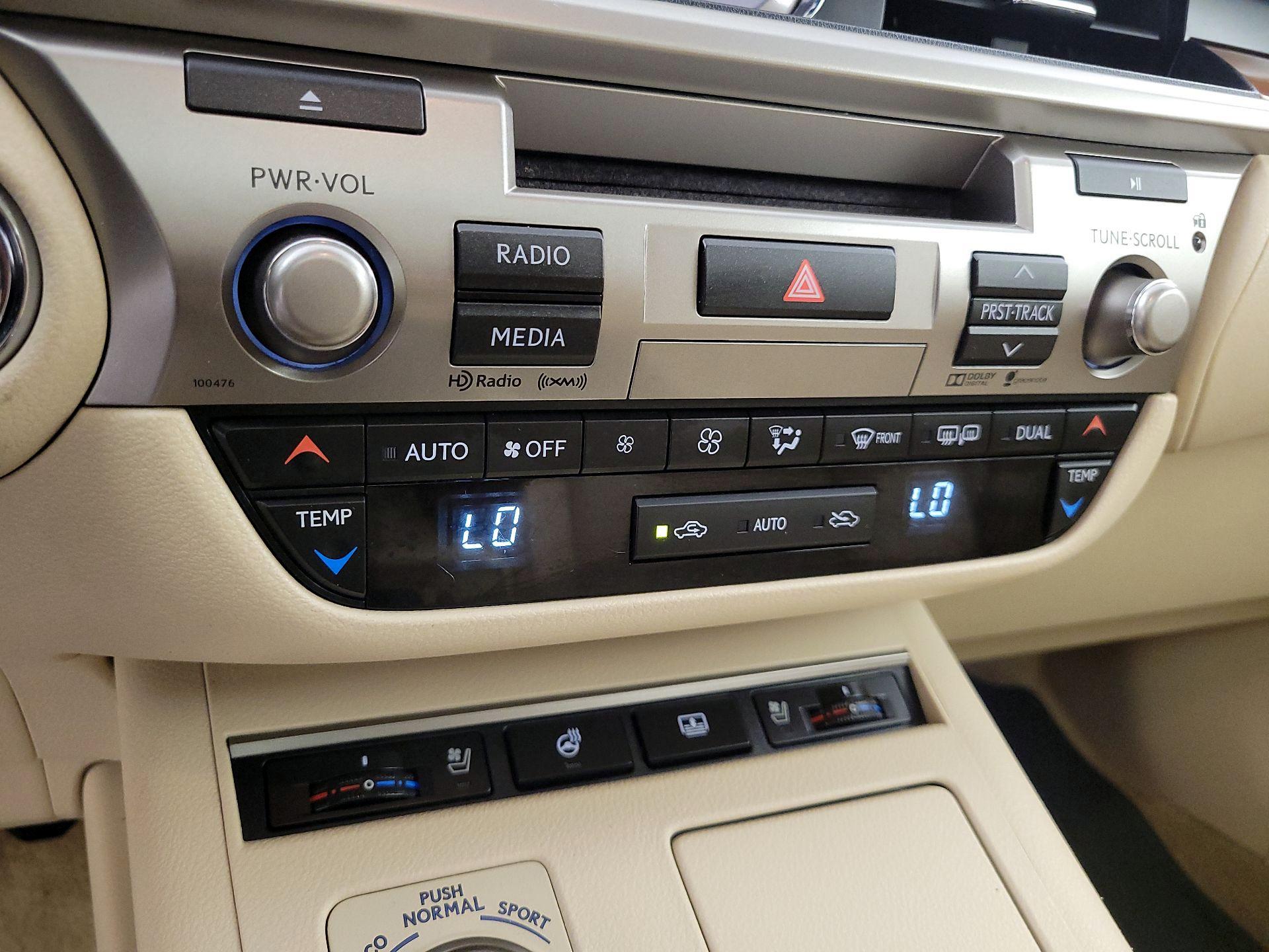 Thumbnail: 2015 Lexus ES - 16