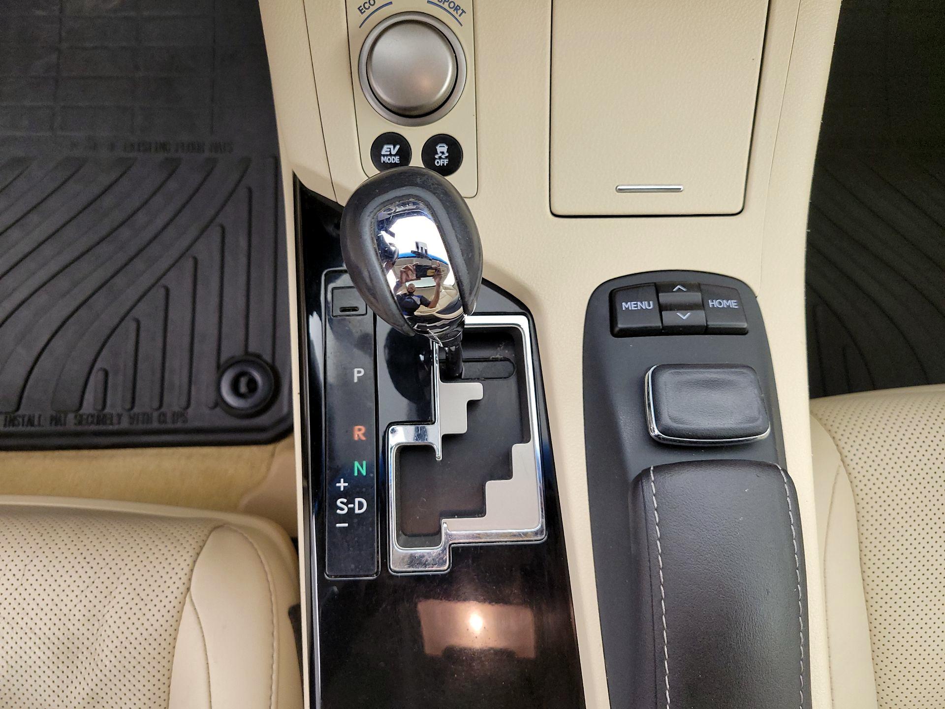 Thumbnail: 2015 Lexus ES - 17