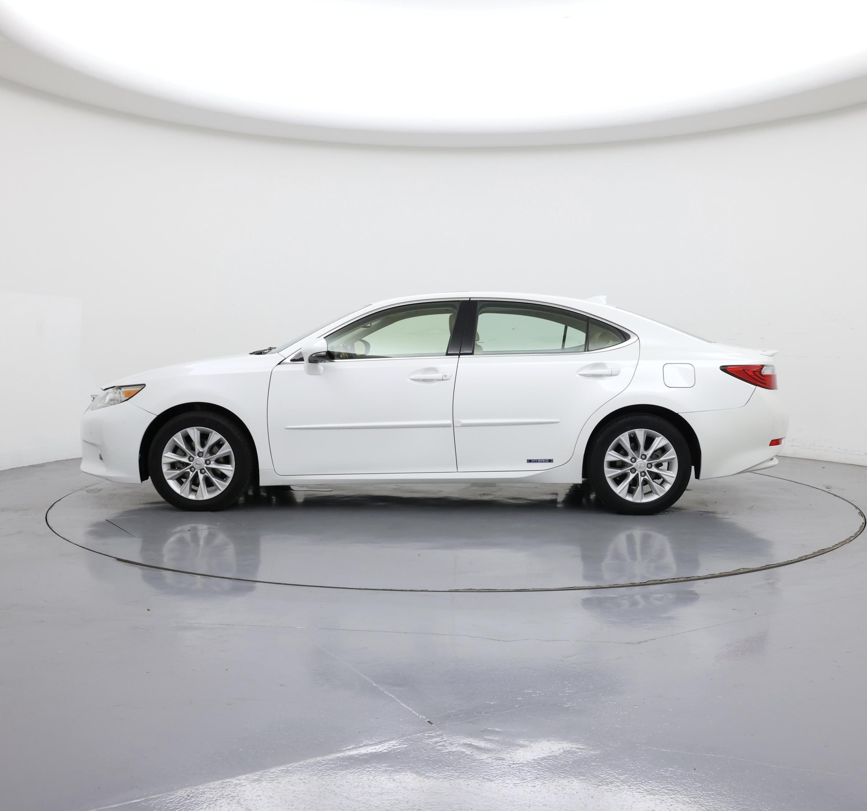 Thumbnail: 2015 Lexus ES - 3