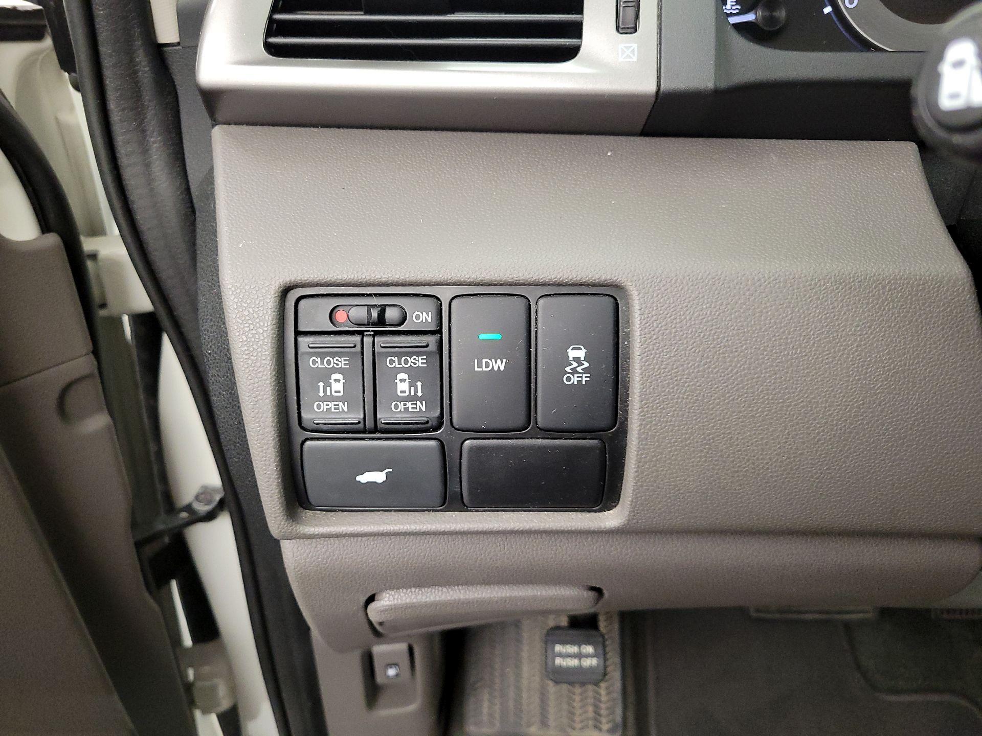 Thumbnail: 2016 Honda Odyssey - 13