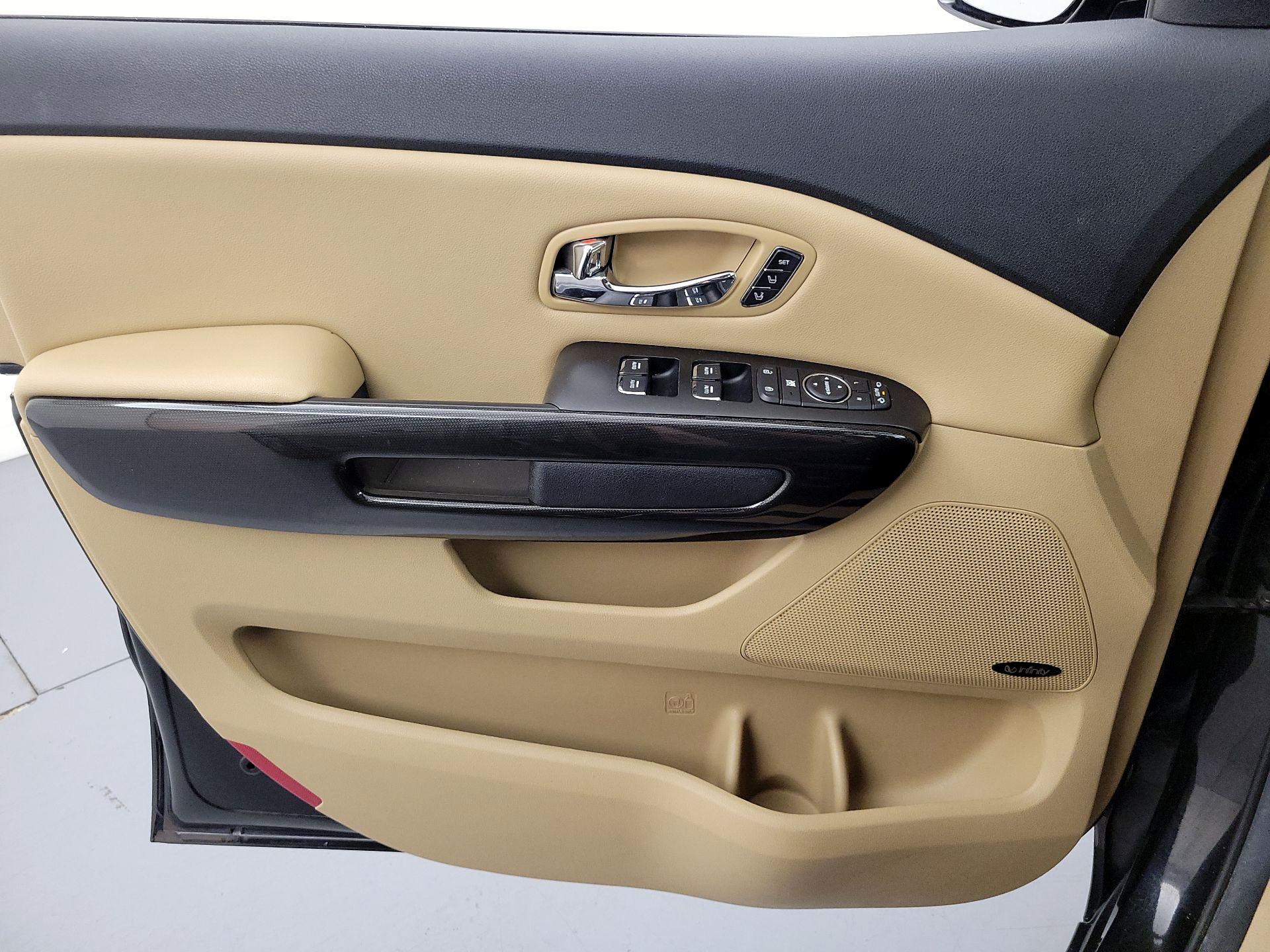Thumbnail: 2016 Kia Sedona - 12