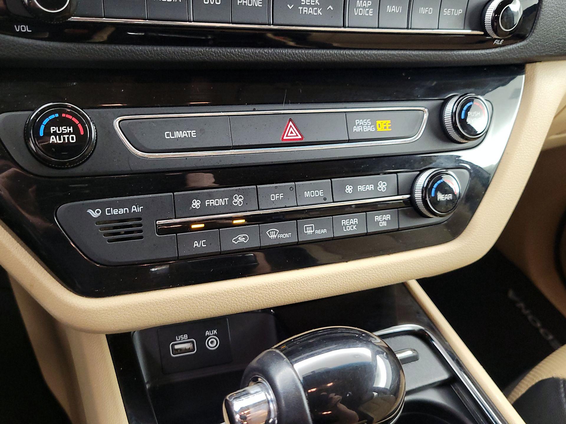 Thumbnail: 2016 Kia Sedona - 17