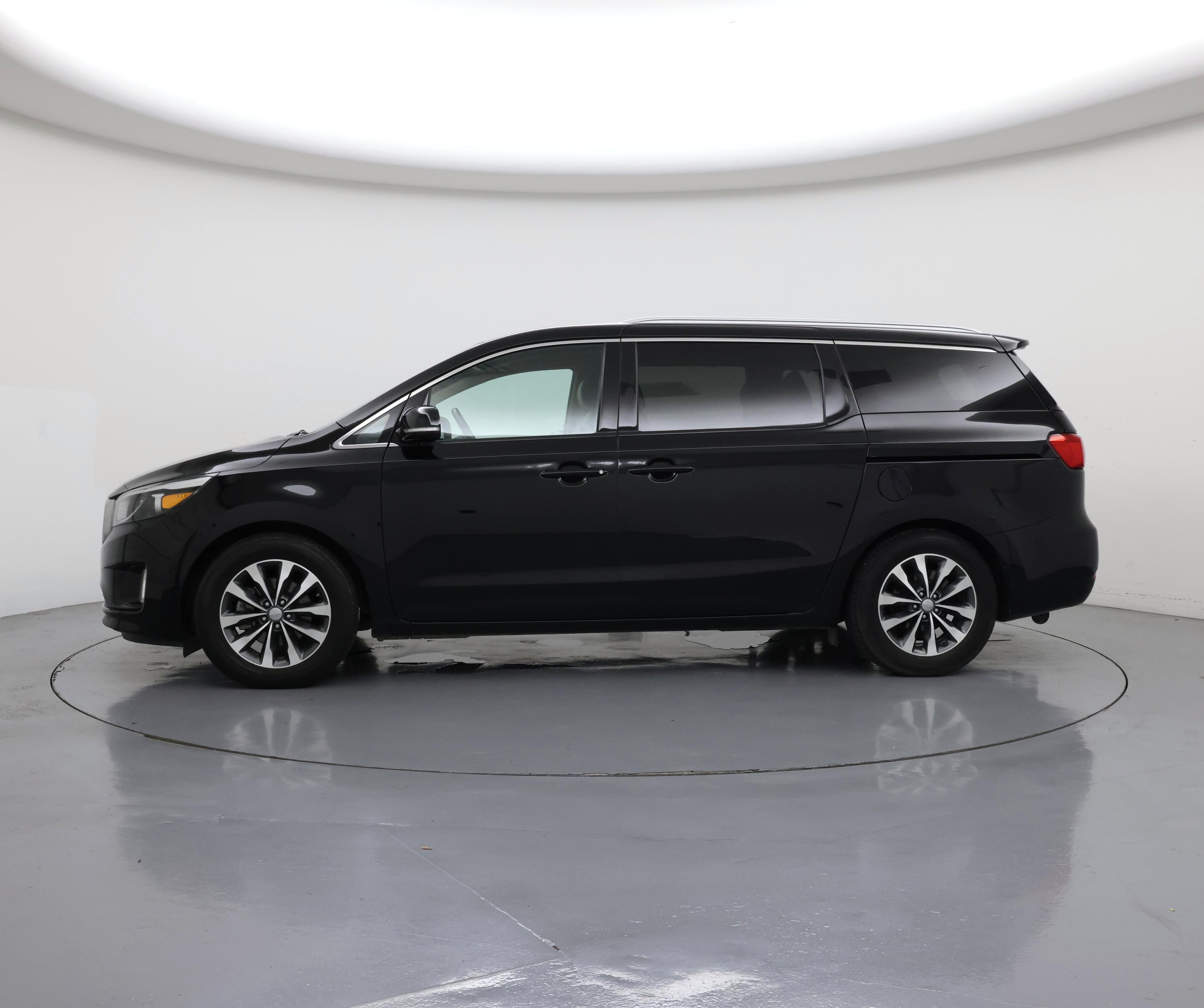 Thumbnail: 2016 Kia Sedona - 3