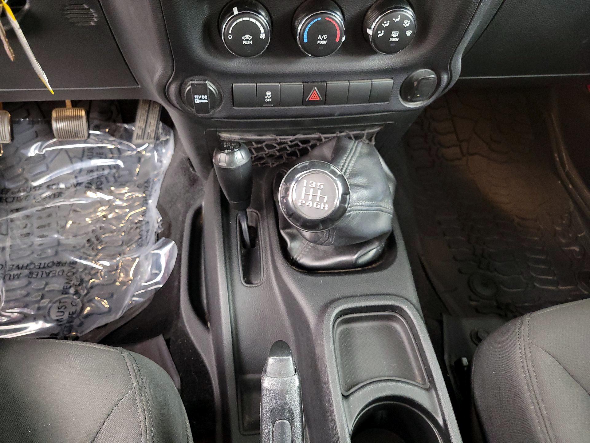 Thumbnail: 2016 Jeep Wrangler - 15