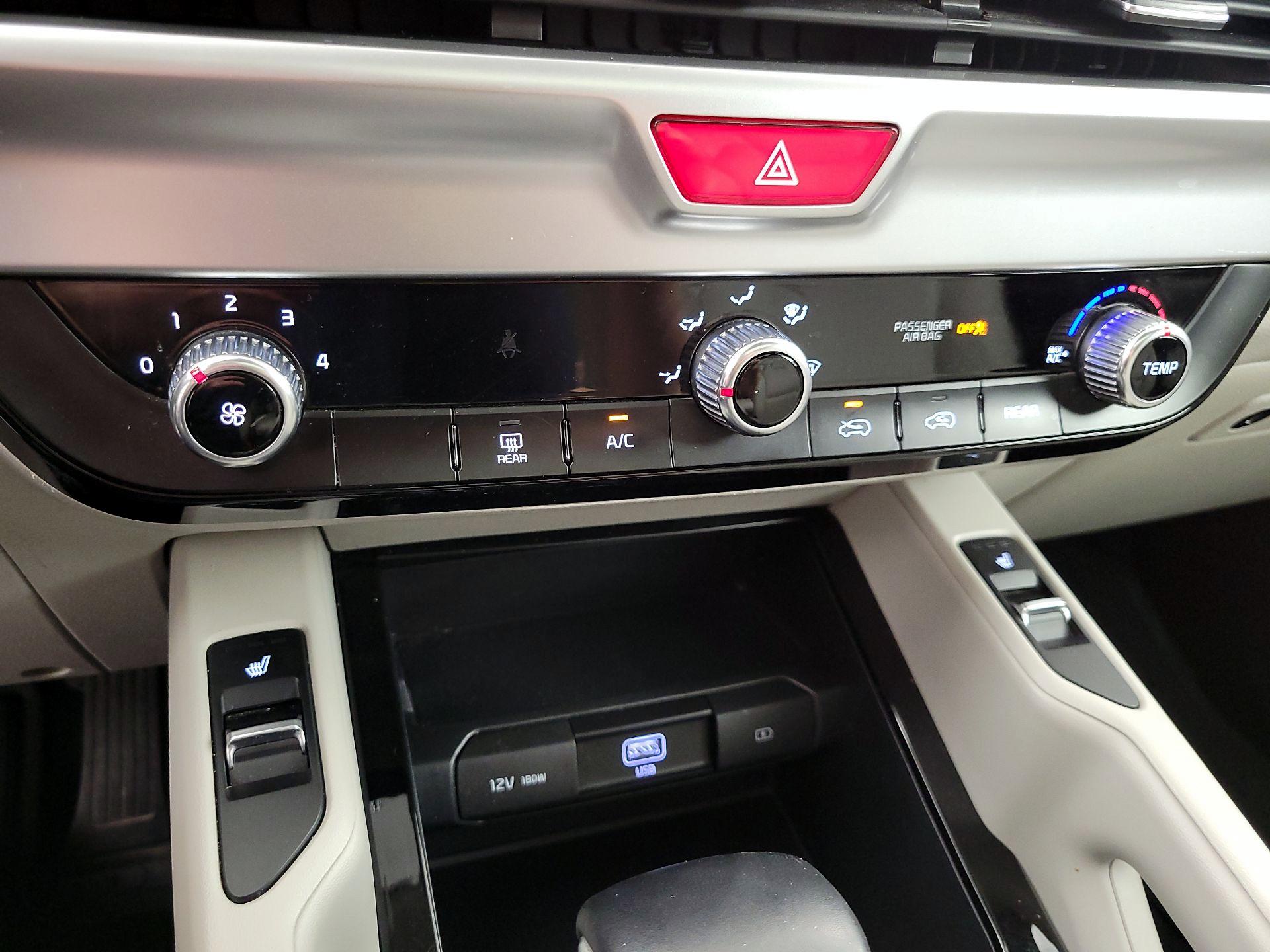 Thumbnail: 2021 Kia Telluride - 16