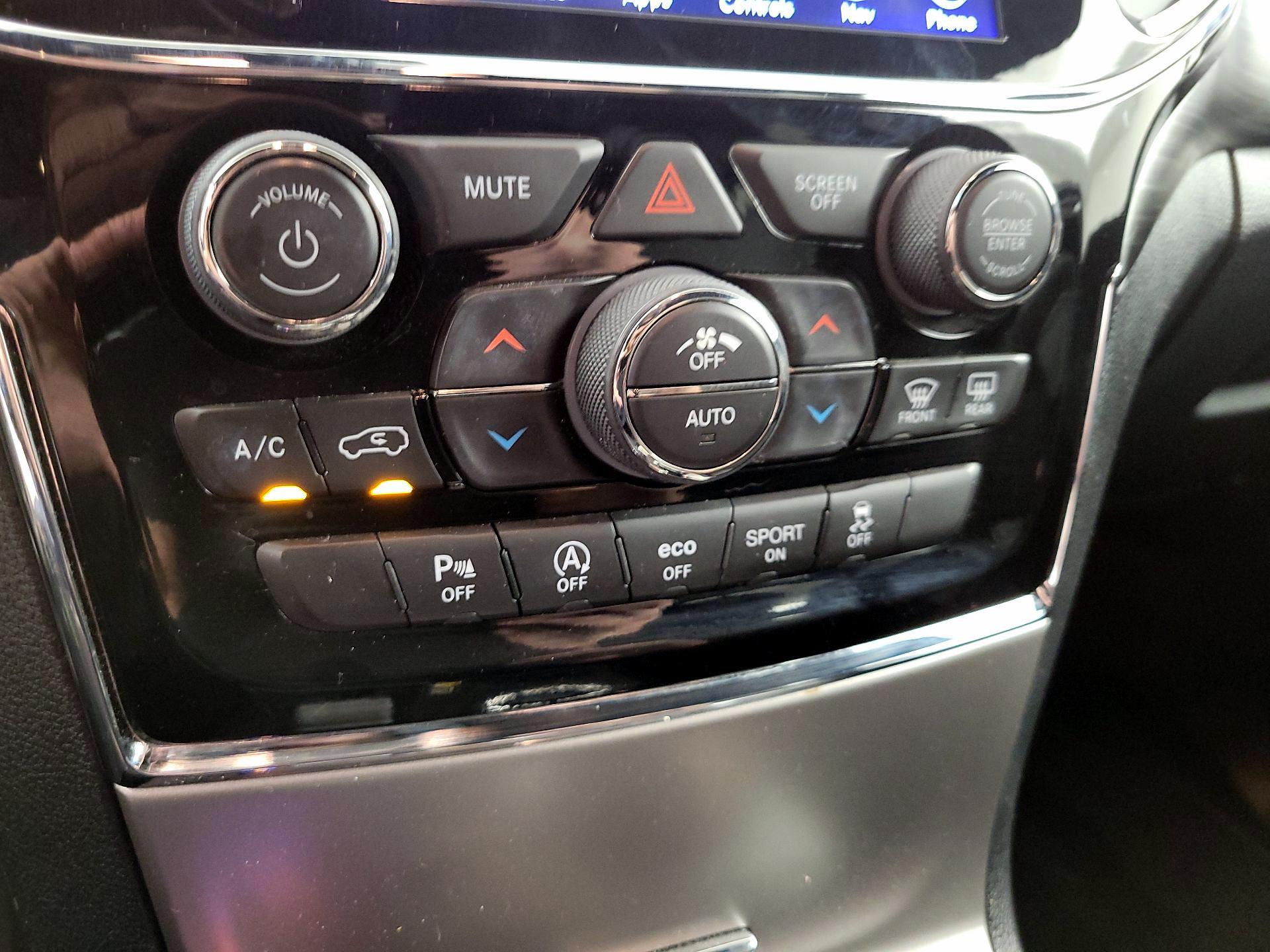 Thumbnail: 2019 Jeep Grand Cherokee - 17