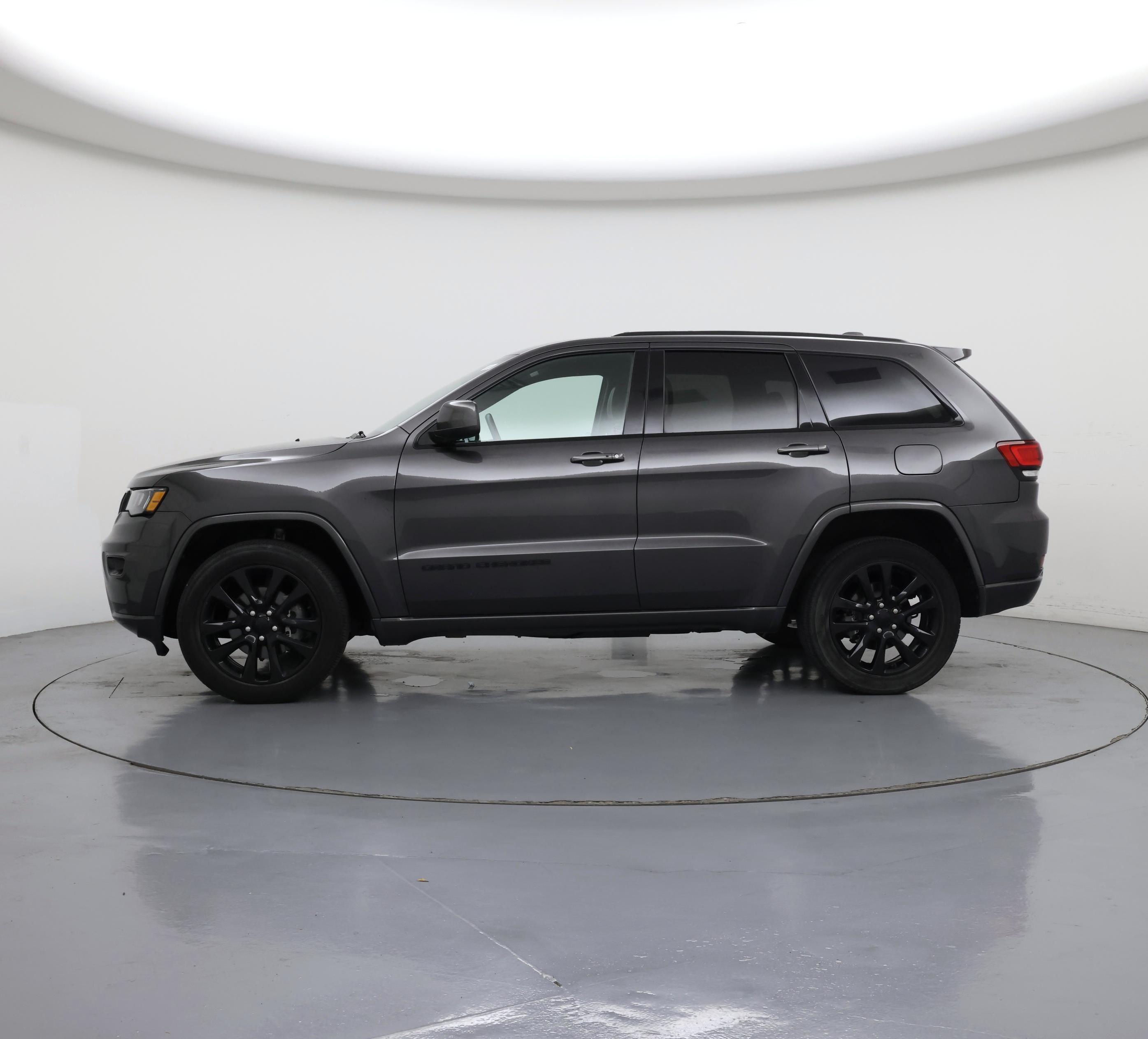 Thumbnail: 2019 Jeep Grand Cherokee - 3