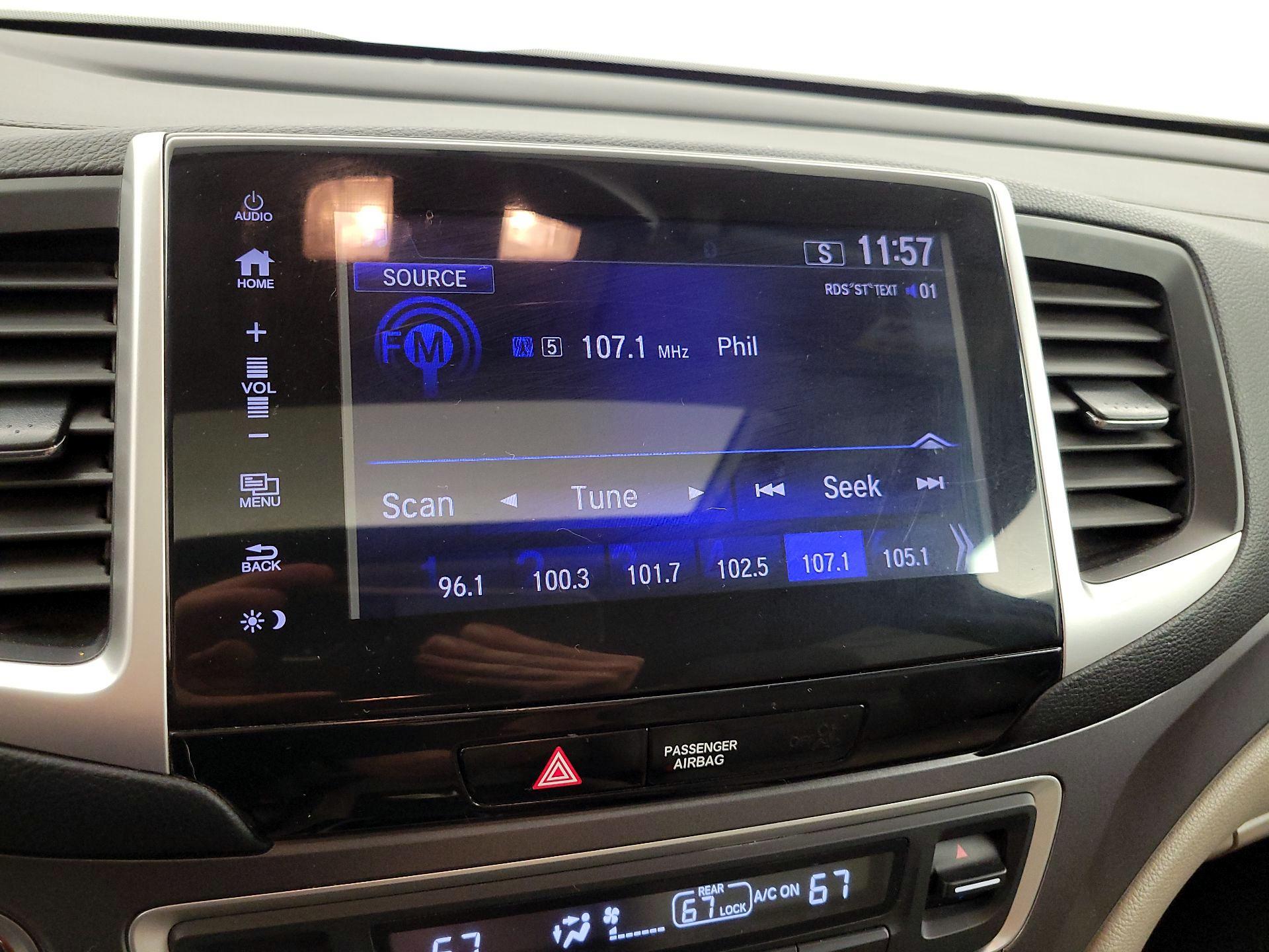 Thumbnail: 2017 Honda Pilot - 15