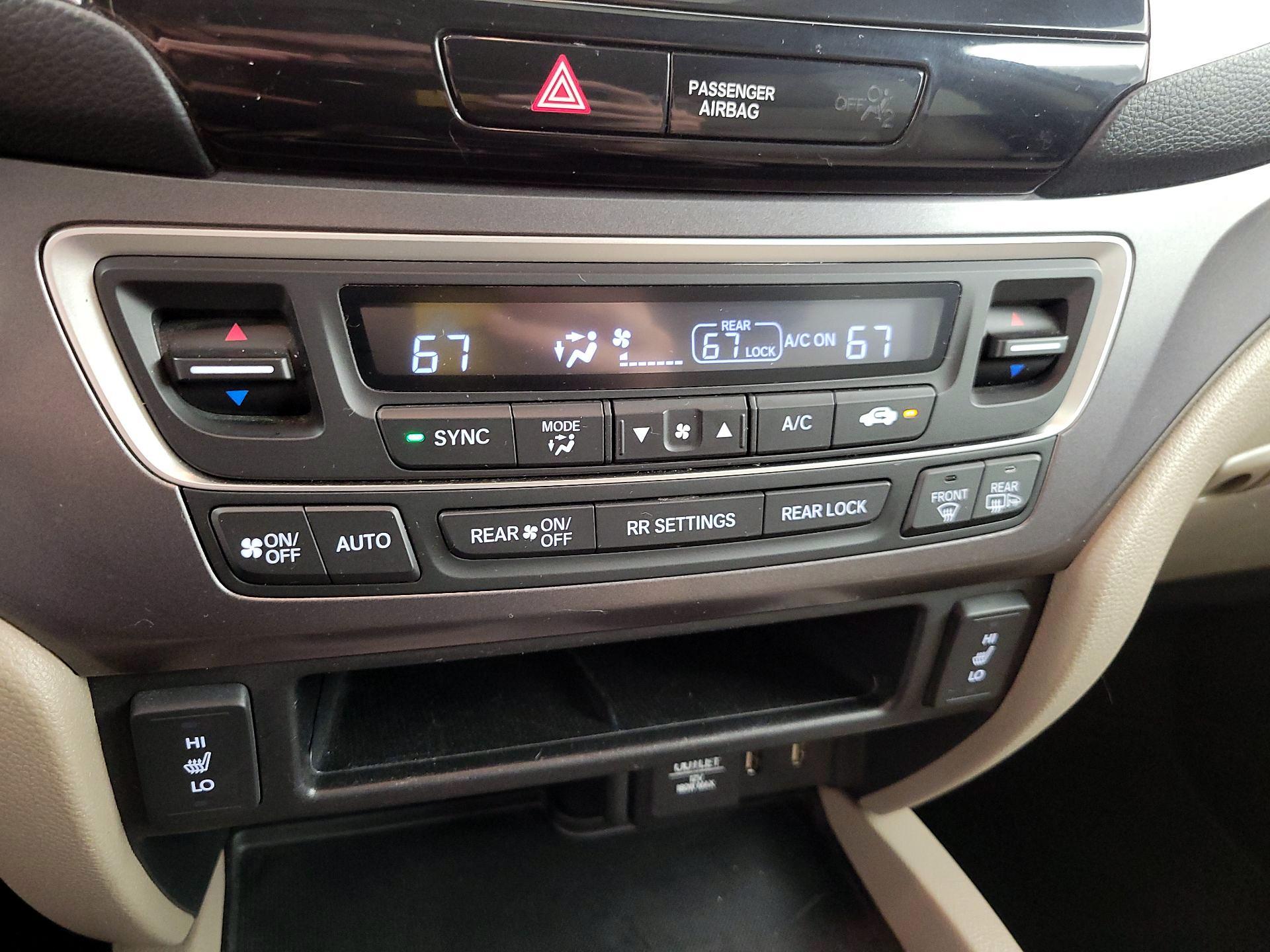Thumbnail: 2017 Honda Pilot - 16