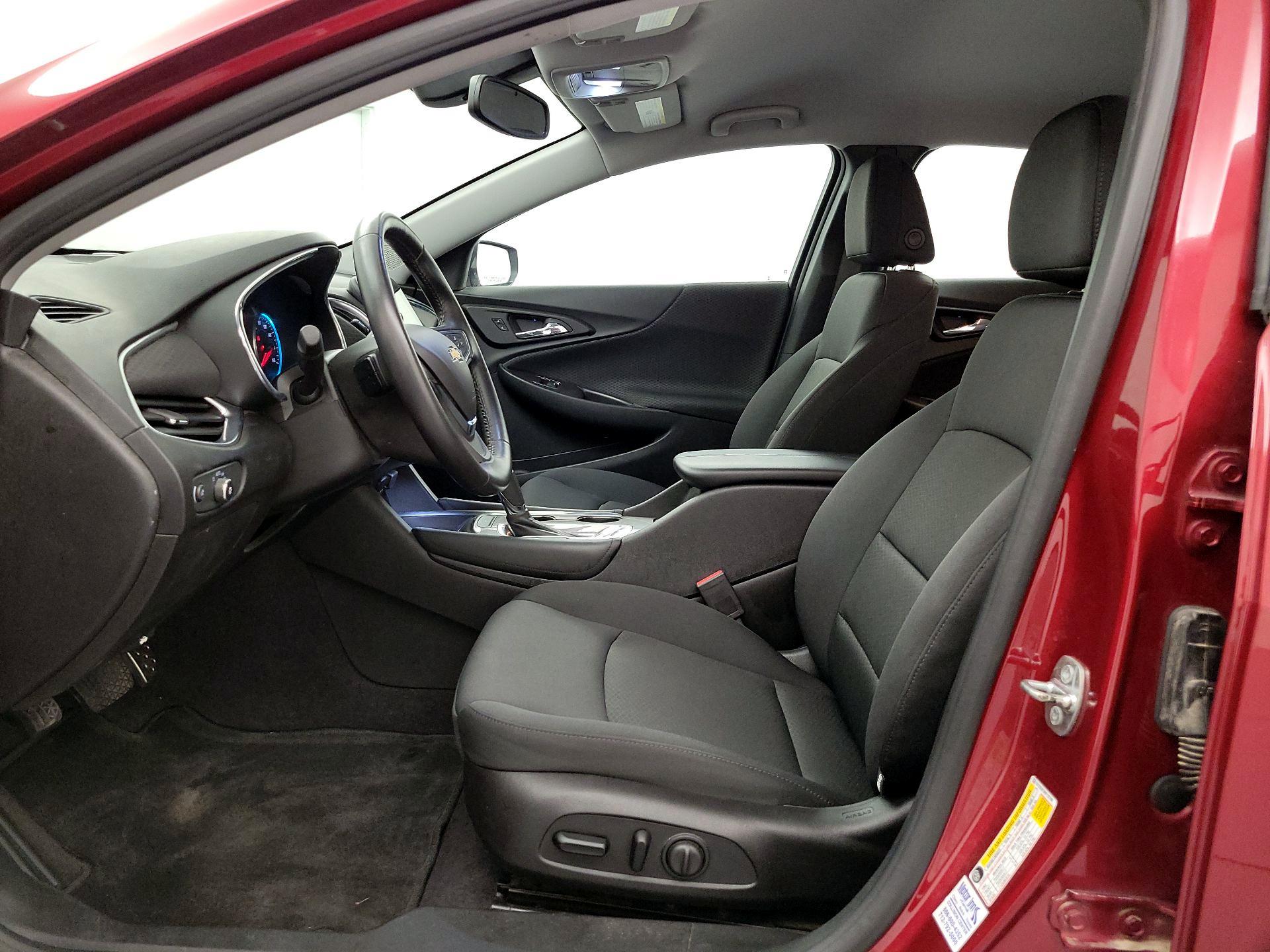 Thumbnail: 2017 Chevrolet Malibu - 11