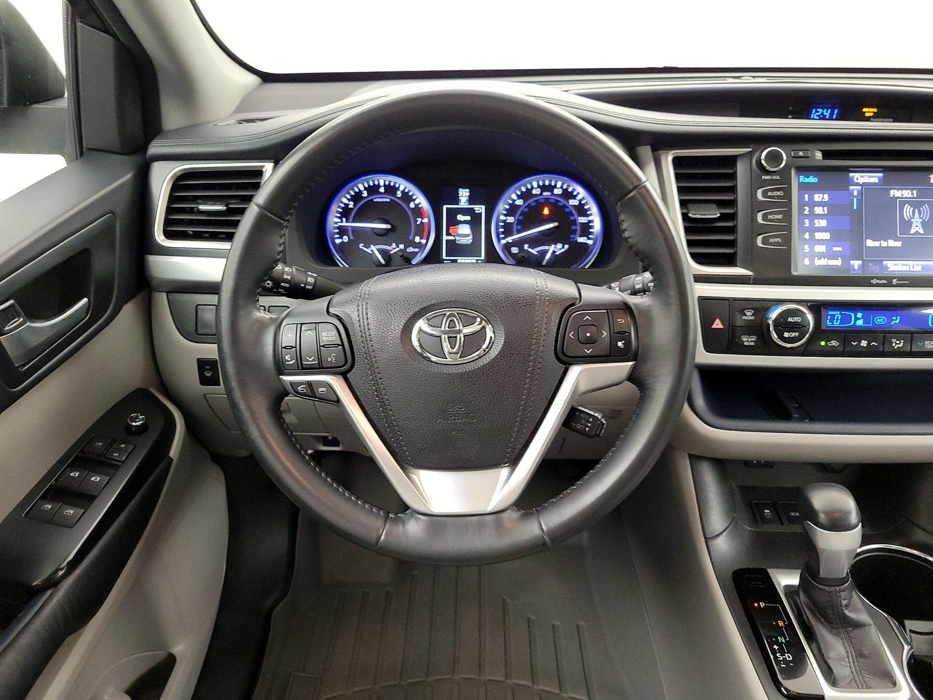 Thumbnail: 2015 Toyota Highlander - 10