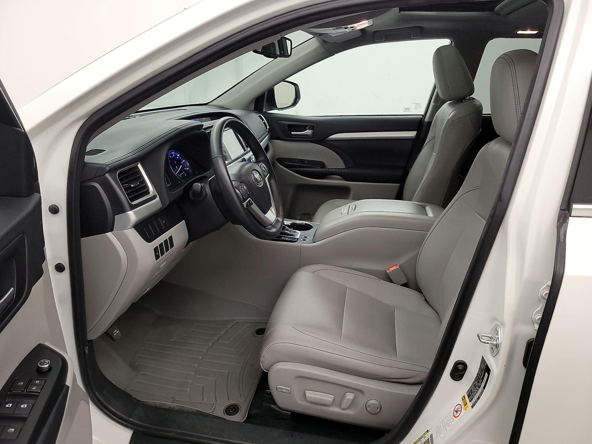 Thumbnail: 2015 Toyota Highlander - 11