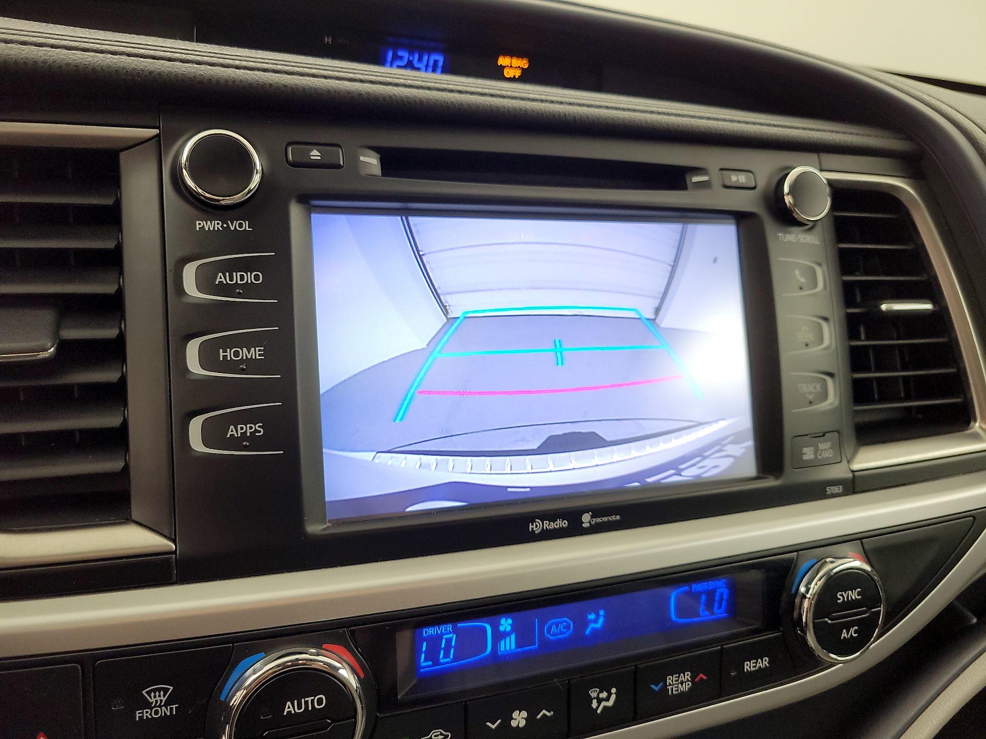 Thumbnail: 2015 Toyota Highlander - 14