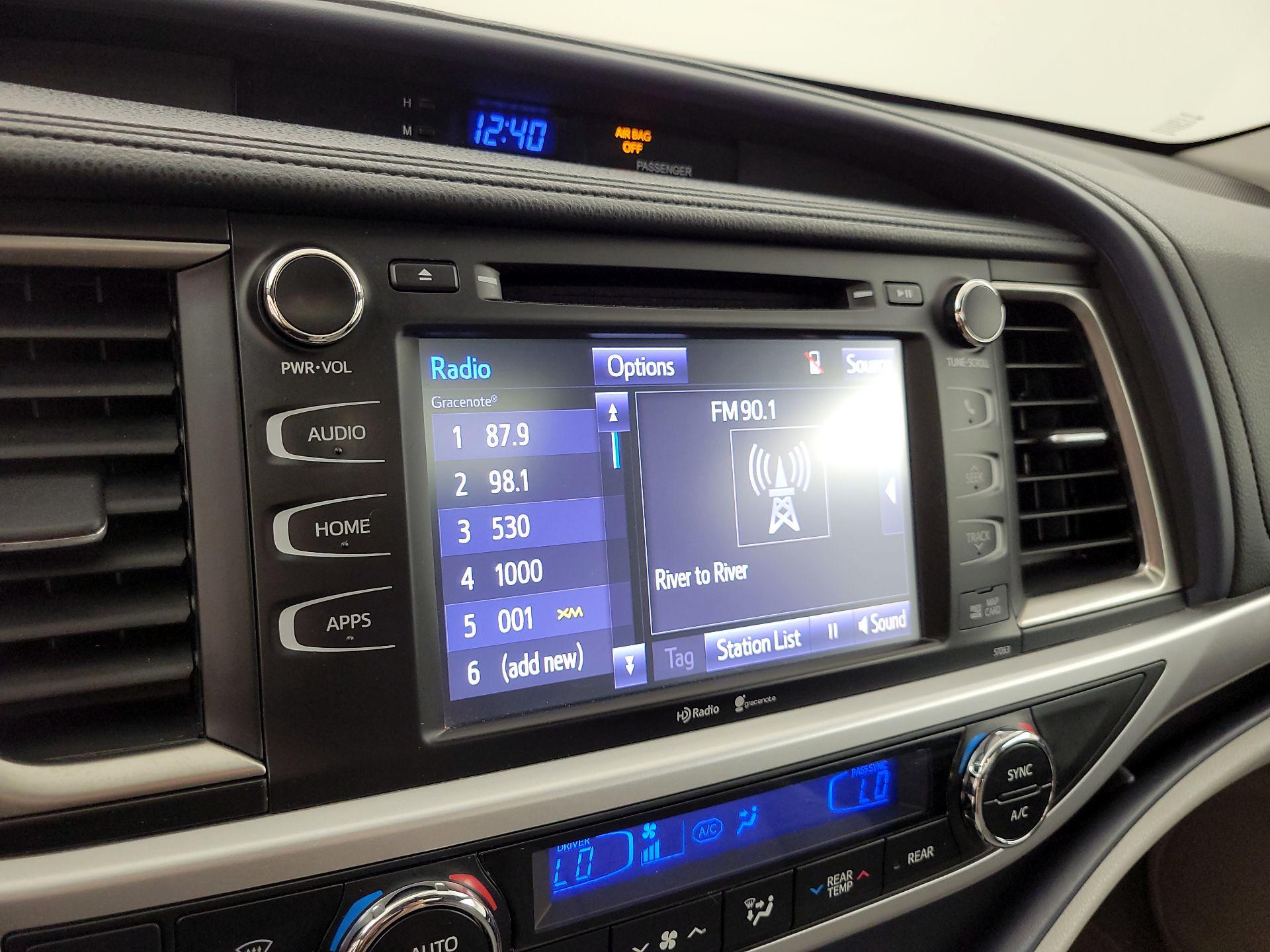 Thumbnail: 2015 Toyota Highlander - 15
