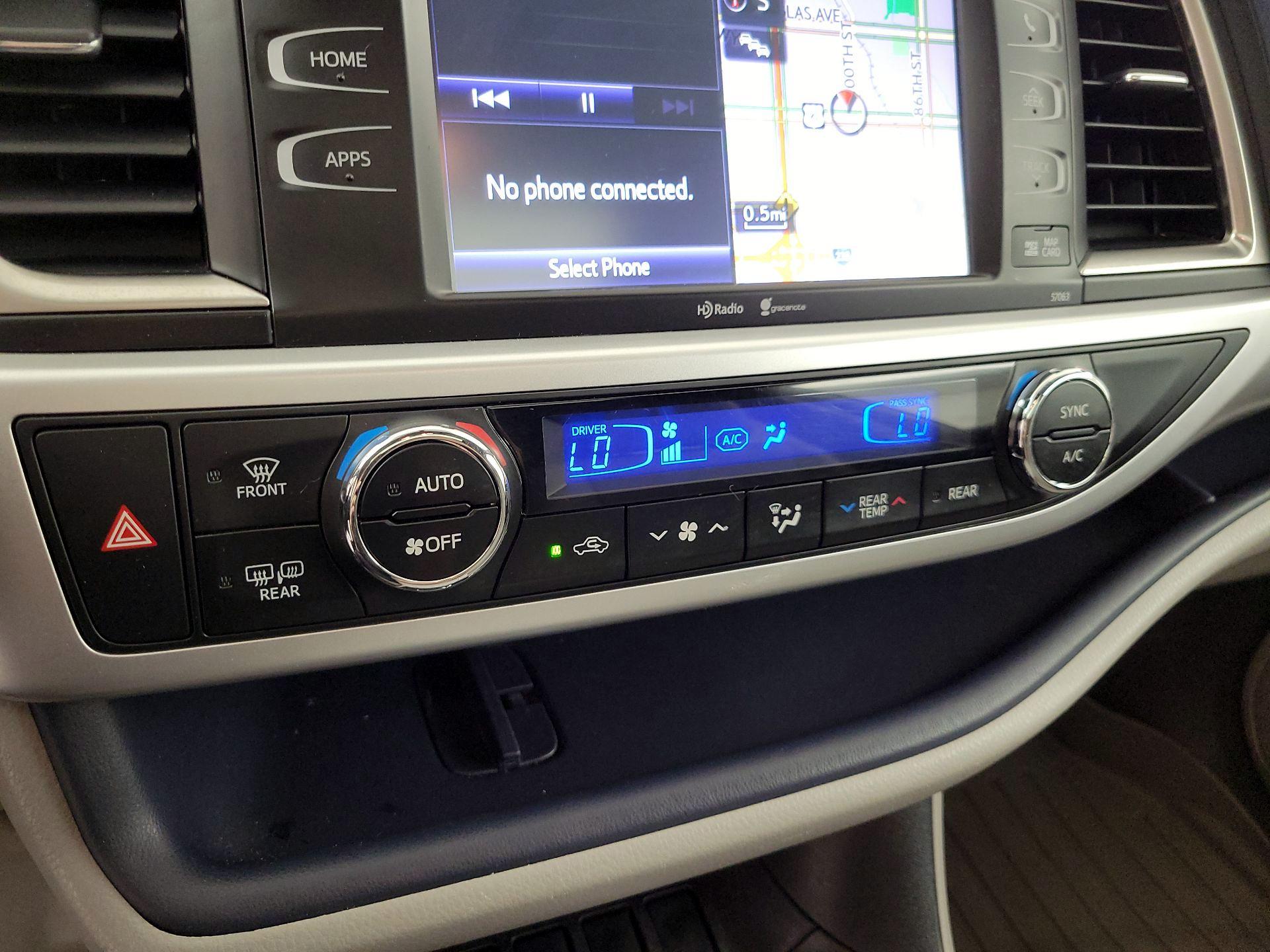 Thumbnail: 2015 Toyota Highlander - 16