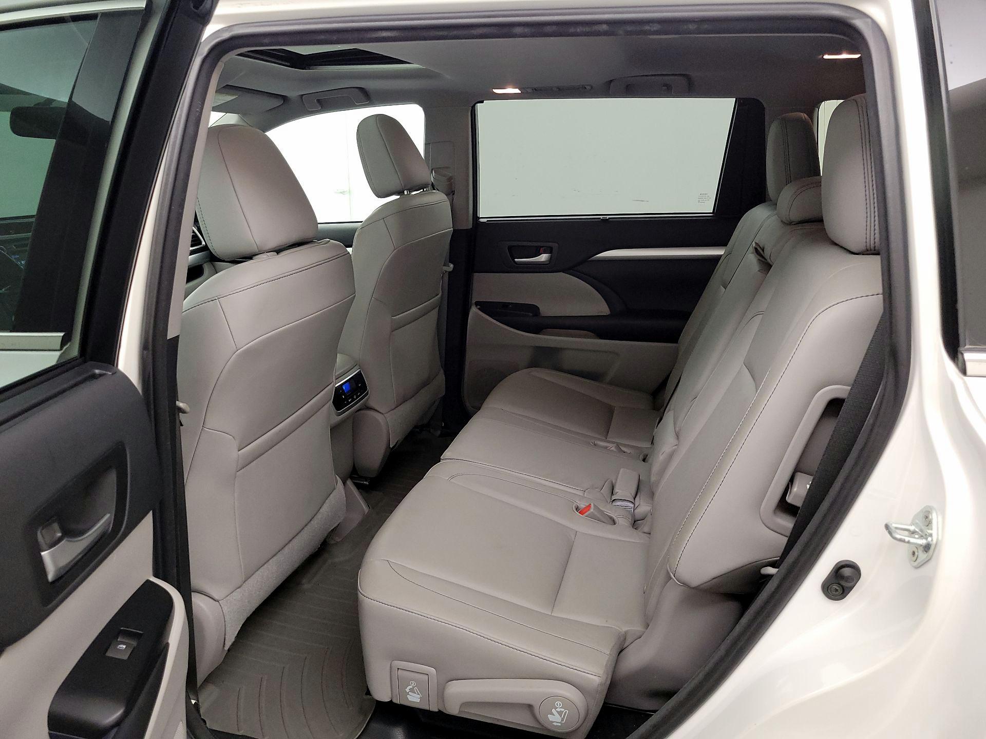 Thumbnail: 2015 Toyota Highlander - 20
