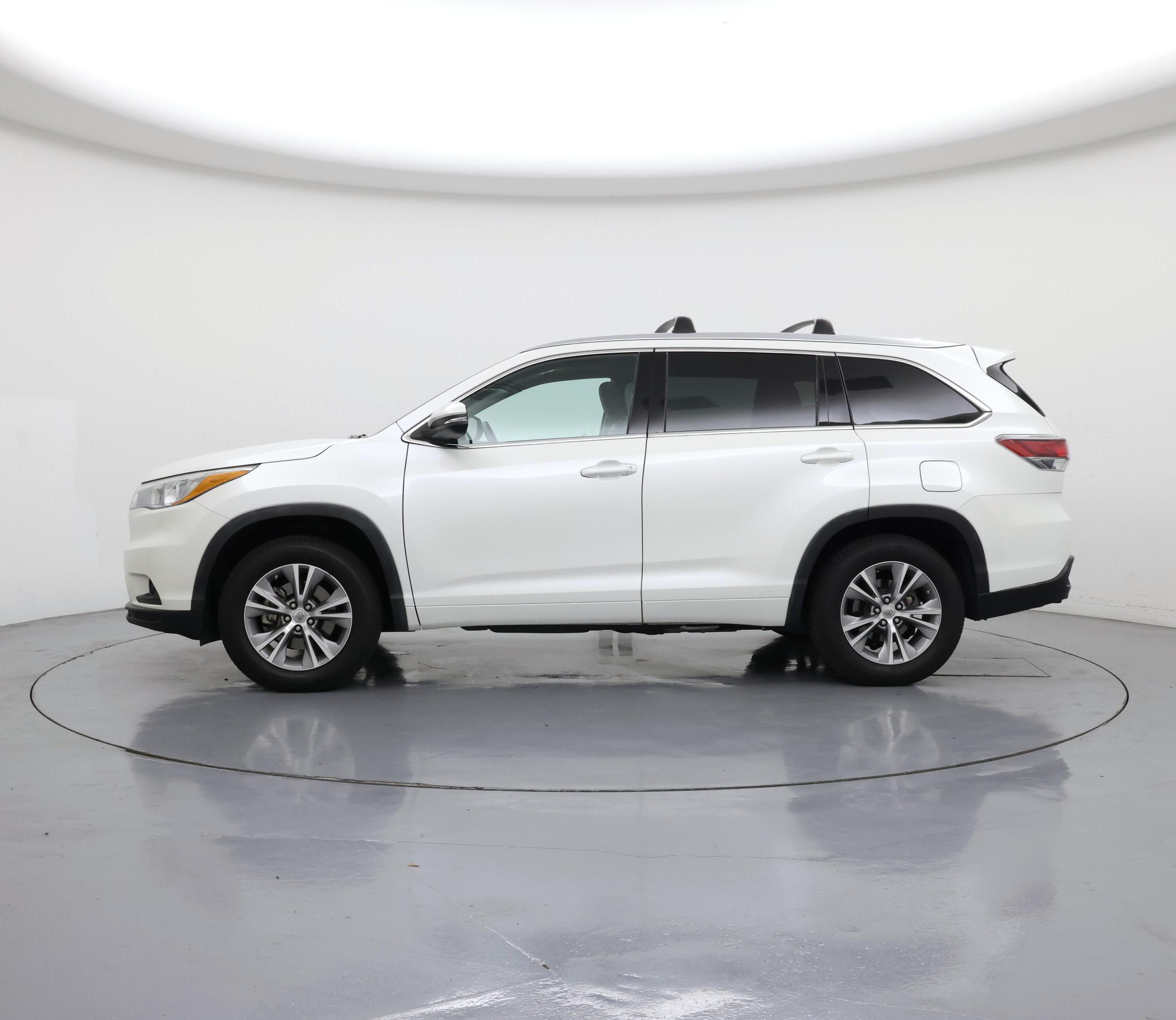 Thumbnail: 2015 Toyota Highlander - 3