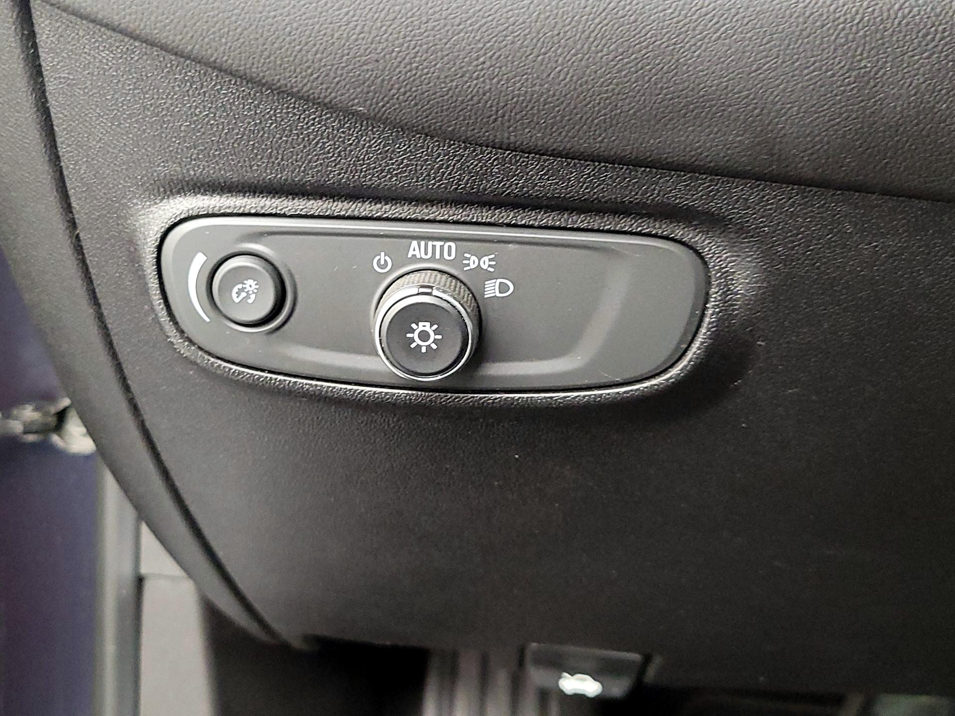 Thumbnail: 2018 Chevrolet Equinox - 13