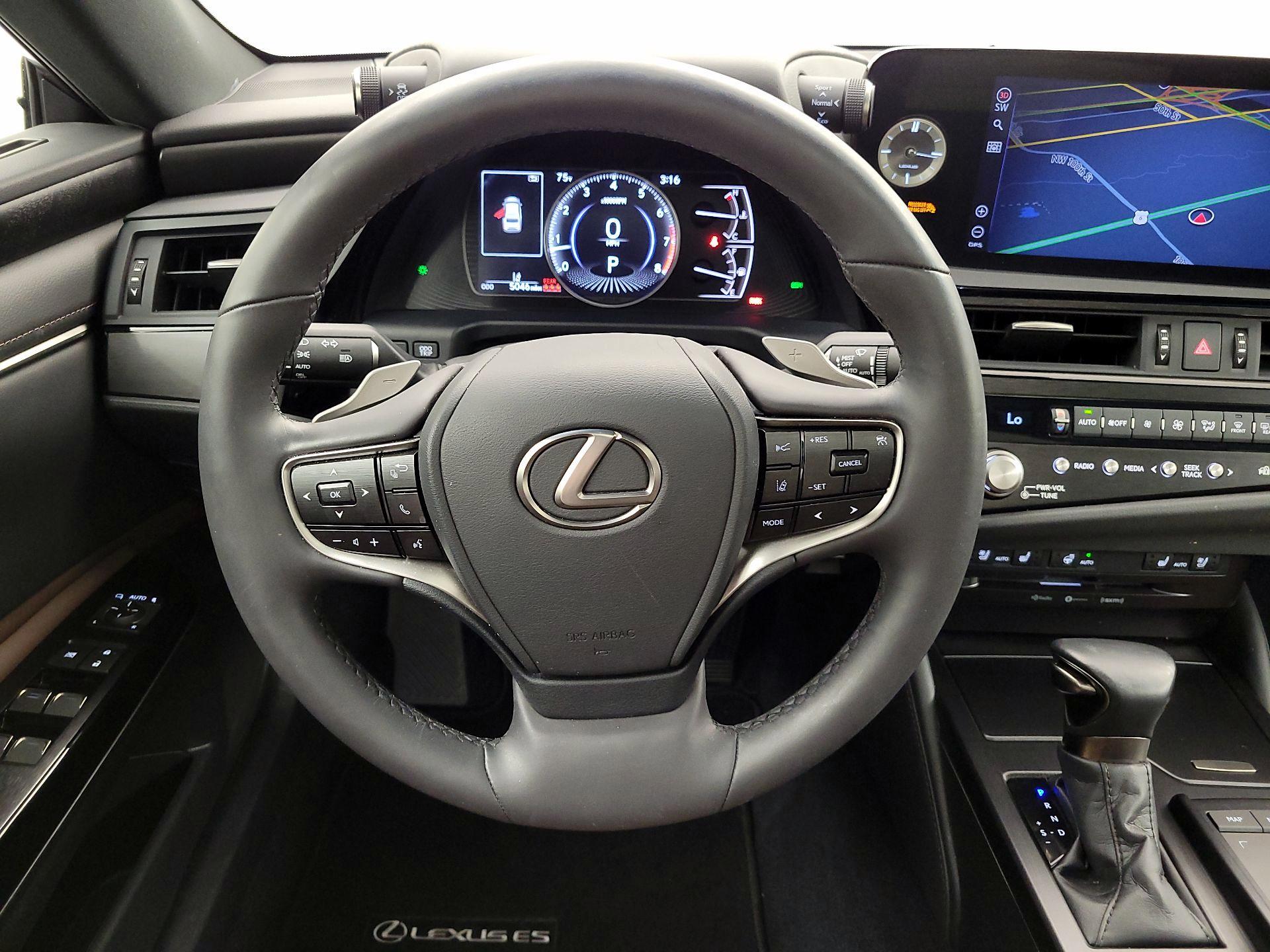 Thumbnail: 2022 Lexus ES - 10